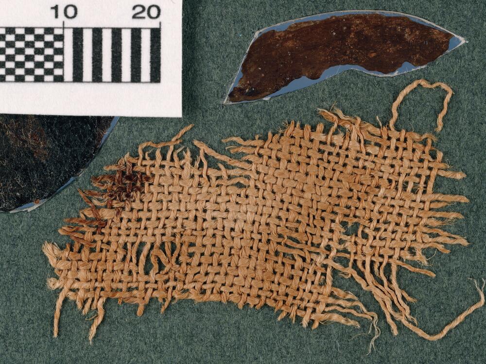 1QDan b (1QDaniel b) showing Daniel 3:22 from Mid-1st Century BC – Mid-1st Century AD found in Qumran, Cave 1, currently housed at Split: Syrian Orthodox Church (Archdiocese of the Eastern USA, New Jersey) and Schøyen Collection (Oslo, Norway)