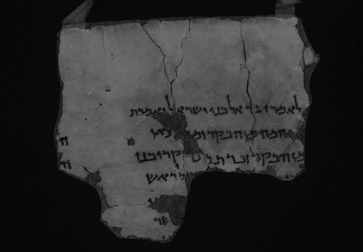 4QLeviticus c (Scan 2) showing Leviticus 4:2 from Late 1st Century BC – Mid-1st Century AD found in Qumran, Cave 4, currently housed at Rockefeller Museum, Jerusalem