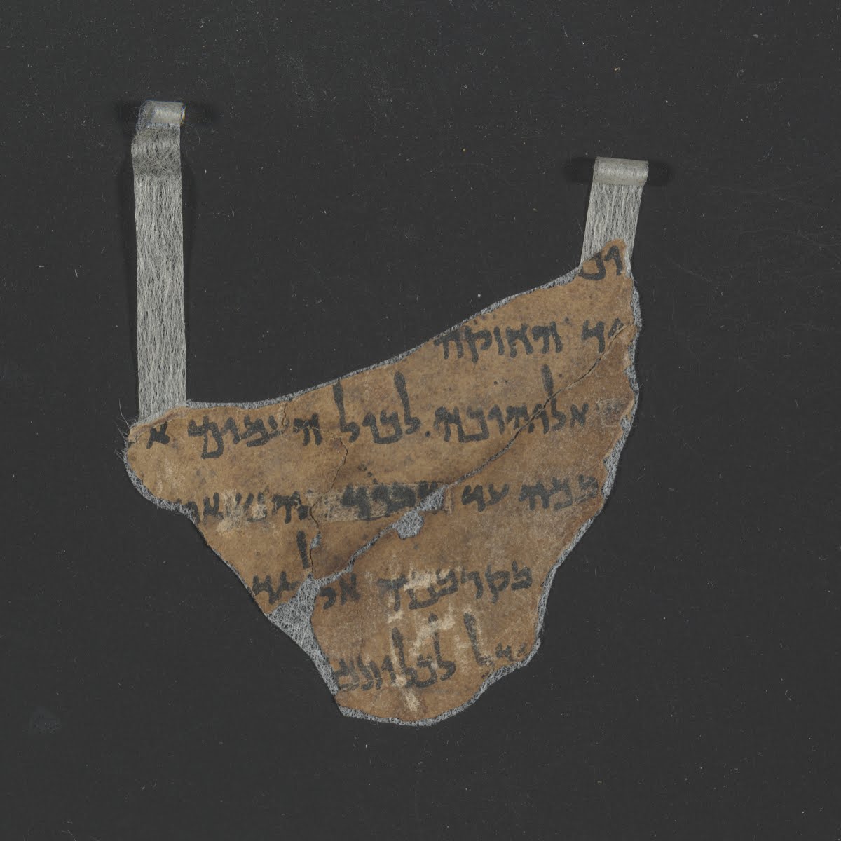 4Q Deuteronomy m (Scan 1) showing Deuteronomy 4:33 from Late 1st Century BC found in Qumran, Cave 4, currently housed at Rockefeller Museum, Jerusalem