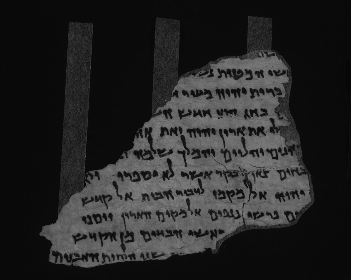 4Q Kings (Scan 1) showing 1 Kings (3 Kingdoms) 7:29 from Mid- to Late 1st Century BC found in Qumran, Cave 4, currently housed at Rockefeller Museum, Jerusalem