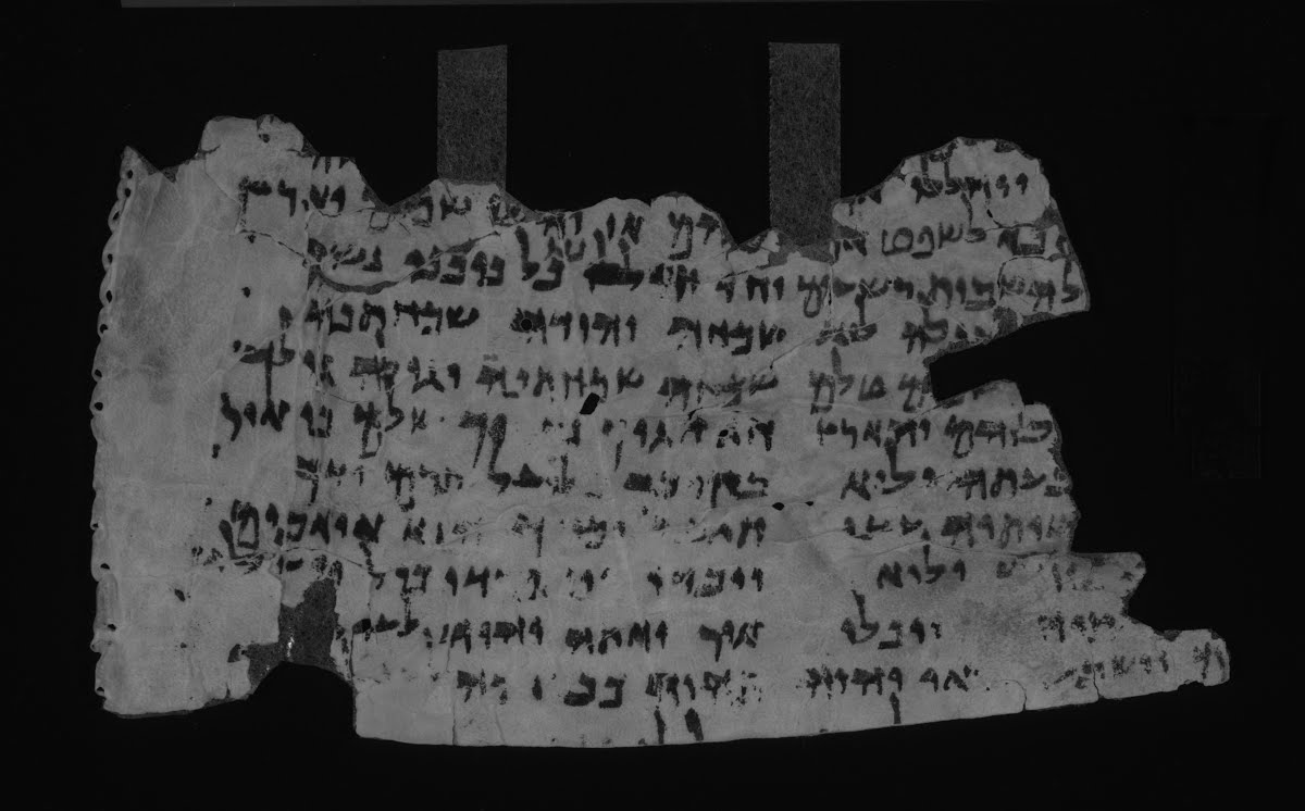 4Q Psalms f (Scan 3) showing Psalms 21:16 from Late 2nd Century BC – Late 1st Century BC found in Qumran, Cave 4, currently housed at Rockefeller Museum, Jerusalem