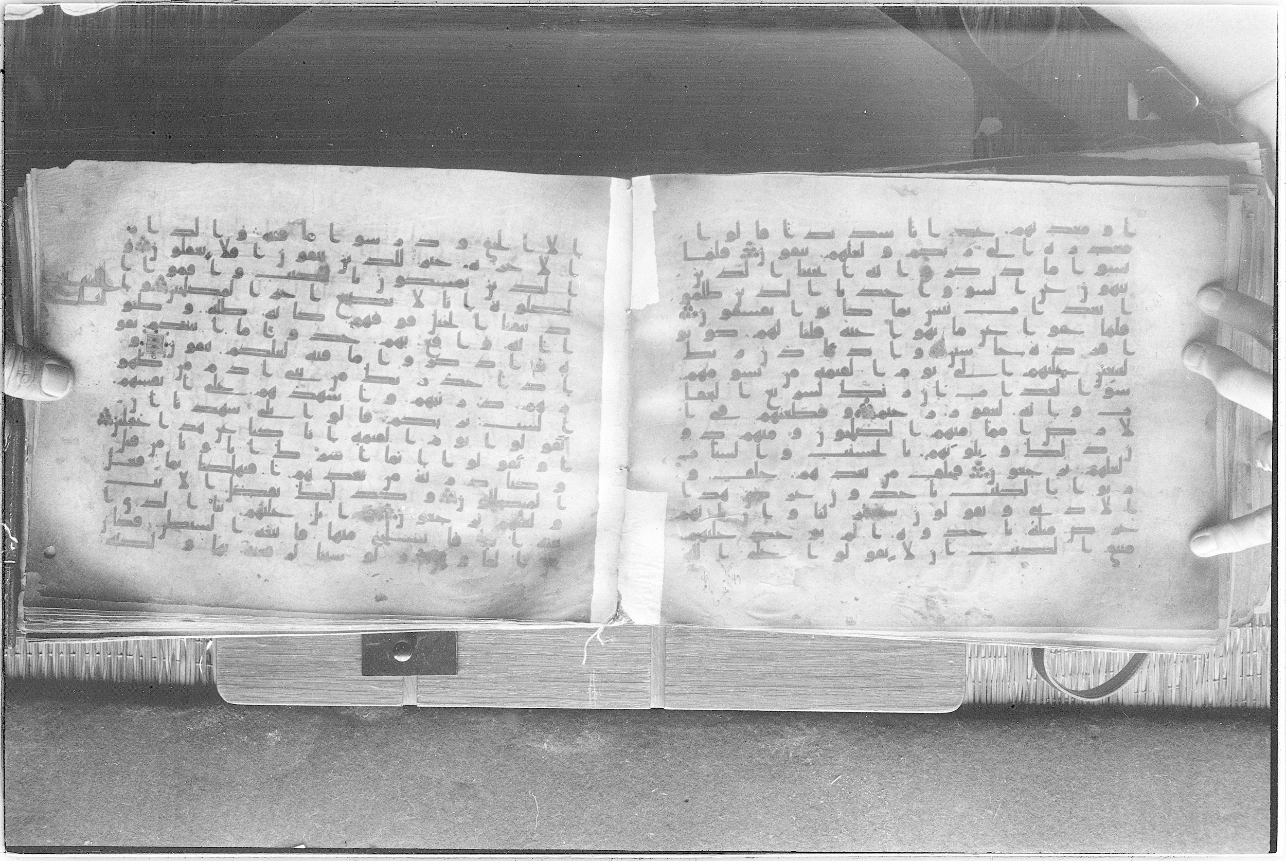 Meknes, Private library of Sherif ʿAbdarraḥmān b. Zīdān, no call number (Scan 2), in kūfī (type C.I) script, showing Surah 7:166 from 8th Century AD found in Meknes, Morocco, currently housed at Private library of Sherif ʿAbdarraḥmān b. Zīdān, Meknes (with fragments in Rabat, Kuwait, and private collections)