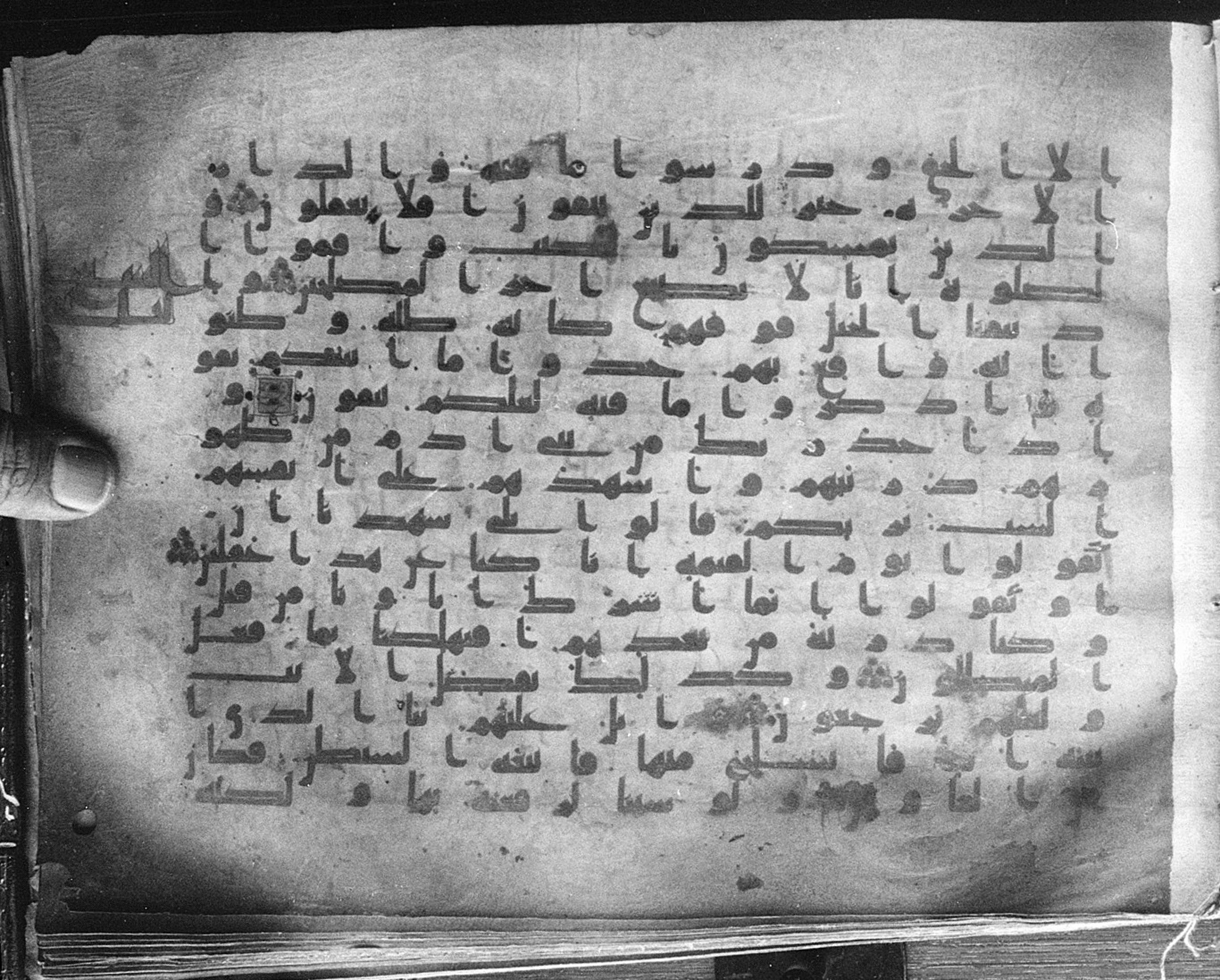 Meknes, Private library of Sherif ʿAbdarraḥmān b. Zīdān, no call number, in kūfī (type C.I) script, showing Surah 7:175 from 8th Century AD found in Meknes, Morocco, currently housed at Private library of Sherif ʿAbdarraḥmān b. Zīdān, Meknes (with fragments in Rabat, Kuwait, and private collections)