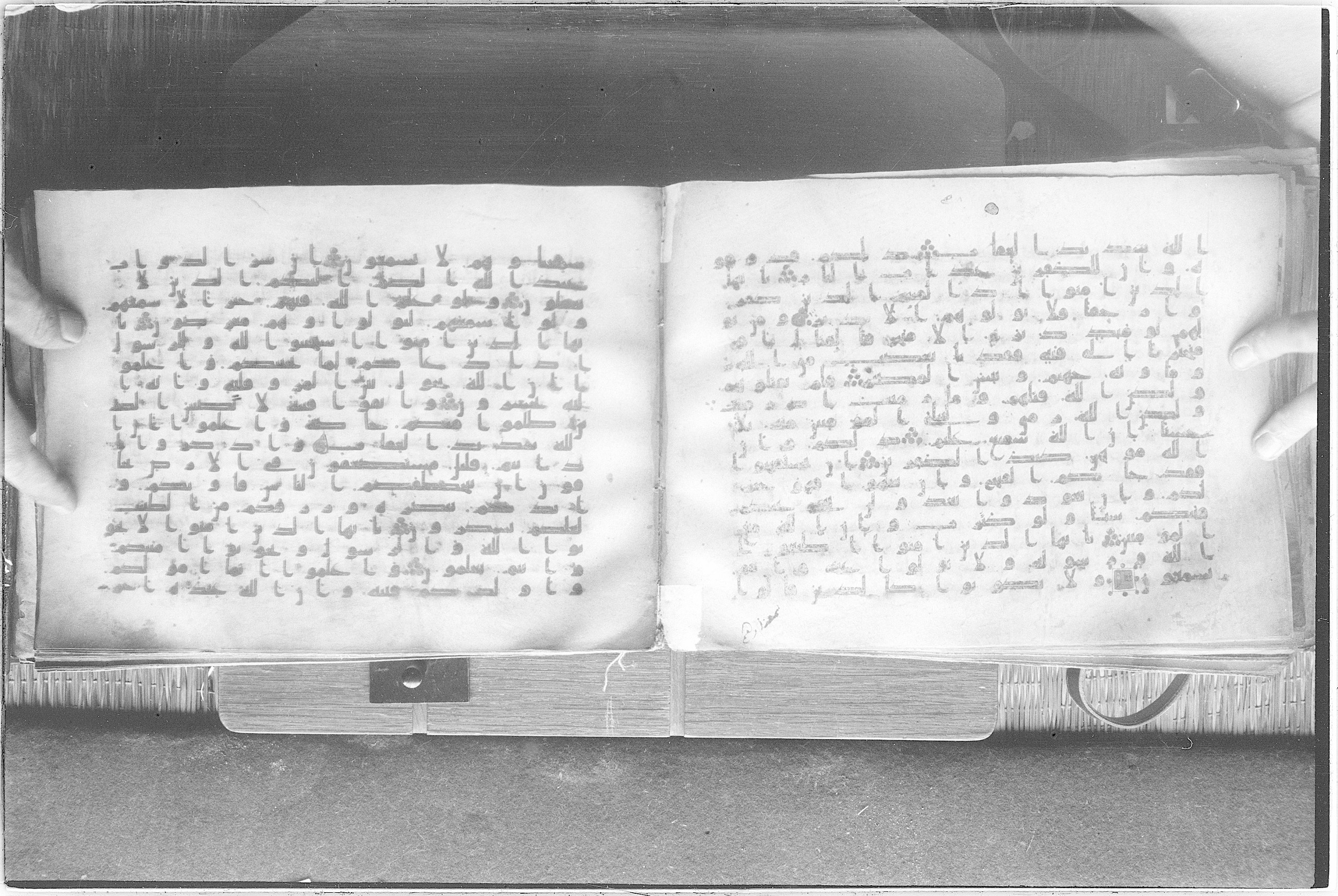 Meknes, Private library of Sherif ʿAbdarraḥmān b. Zīdān, no call number (Scan 2), in kūfī (type C.I) script, showing Surah 8:21 from 8th Century AD found in Meknes, Morocco, currently housed at Private library of Sherif ʿAbdarraḥmān b. Zīdān, Meknes (with fragments in Rabat, Kuwait, and private collections)