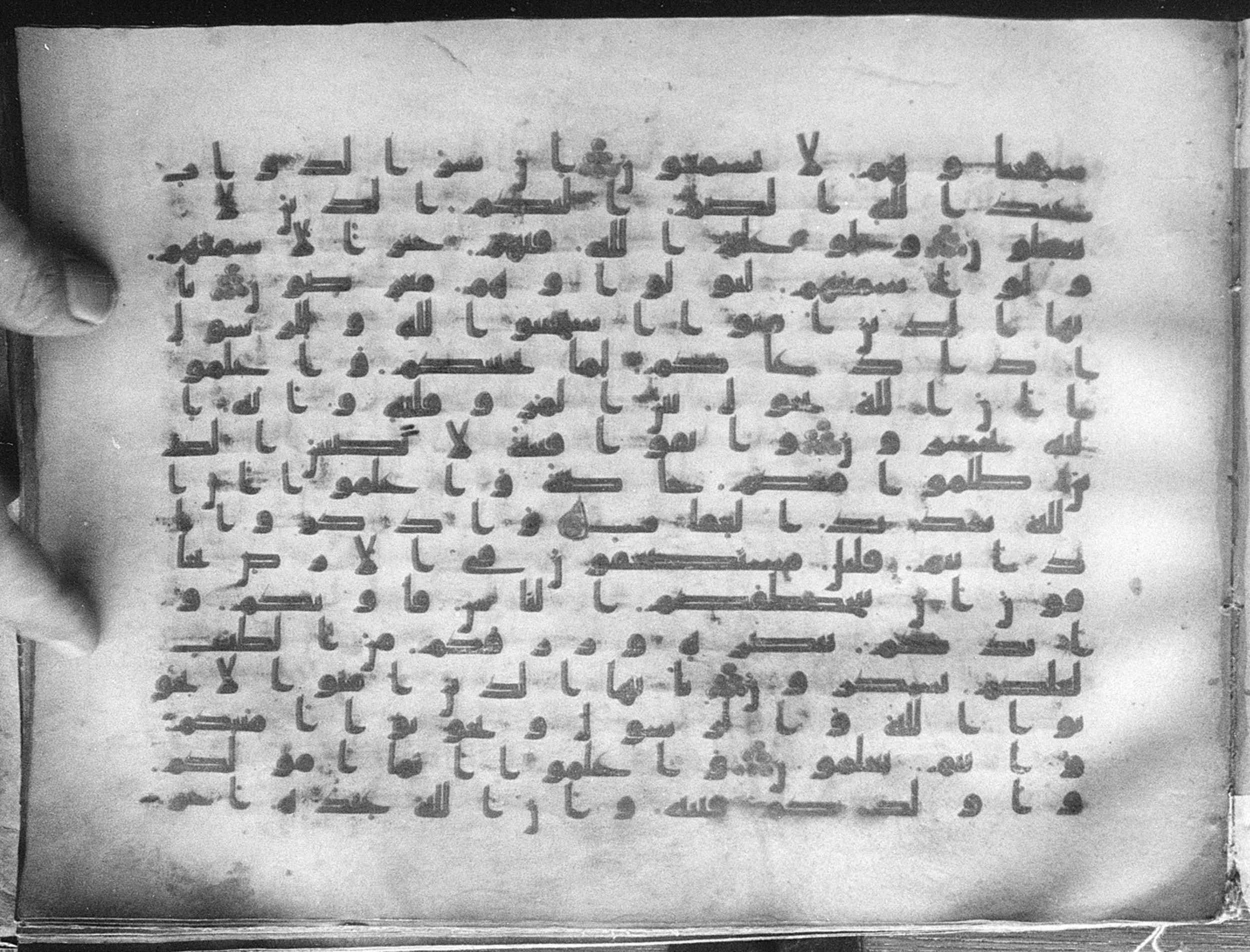 Meknes, Private library of Sherif ʿAbdarraḥmān b. Zīdān, no call number (Scan 3), in kūfī (type C.I) script, showing Surah 8:21 from 8th Century AD found in Meknes, Morocco, currently housed at Private library of Sherif ʿAbdarraḥmān b. Zīdān, Meknes (with fragments in Rabat, Kuwait, and private collections)