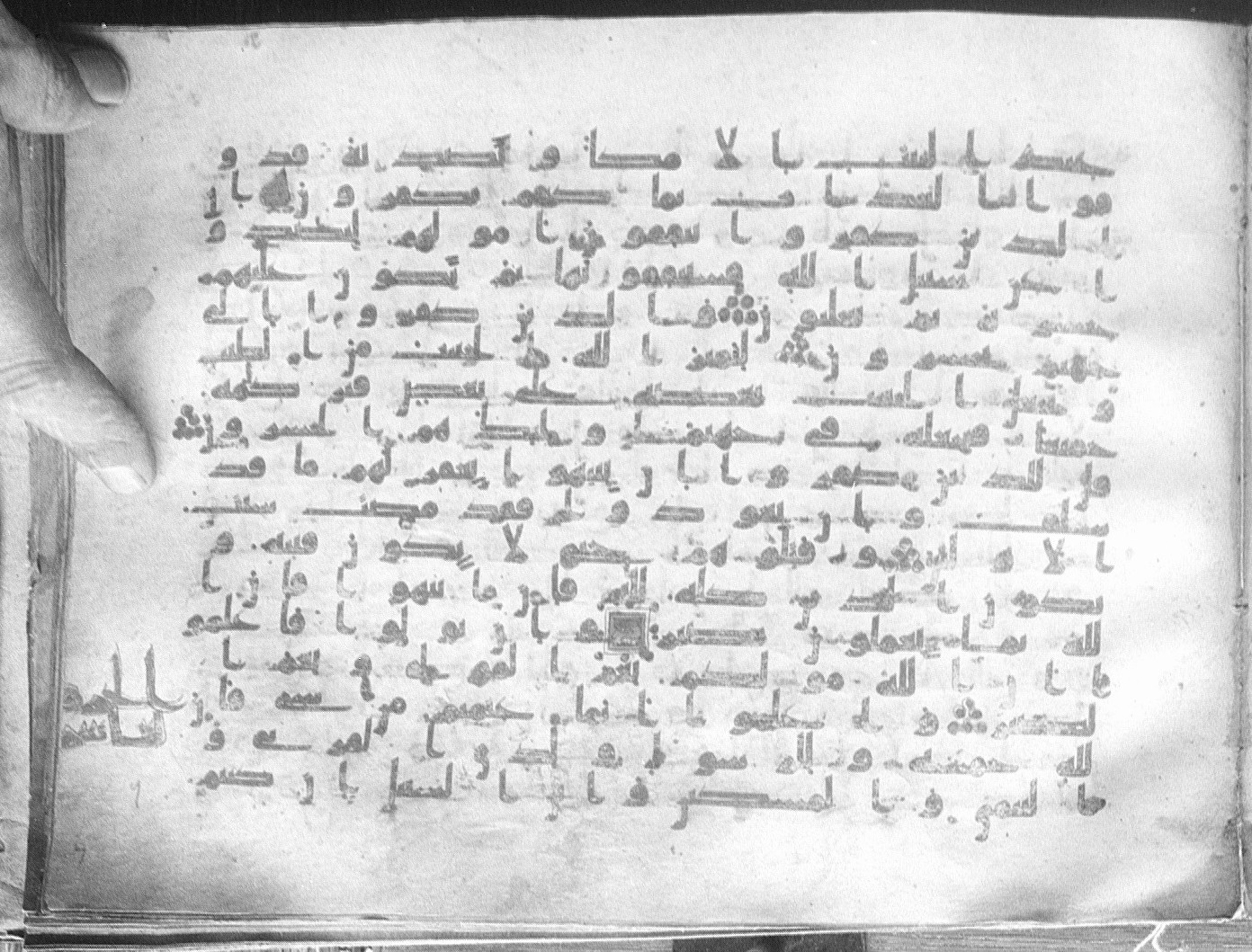 Meknes, Private library of Sherif ʿAbdarraḥmān b. Zīdān, no call number, in kūfī (type C.I) script, showing Surah 8:39 from 8th Century AD found in Meknes, Morocco, currently housed at Private library of Sherif ʿAbdarraḥmān b. Zīdān, Meknes (with fragments in Rabat, Kuwait, and private collections)