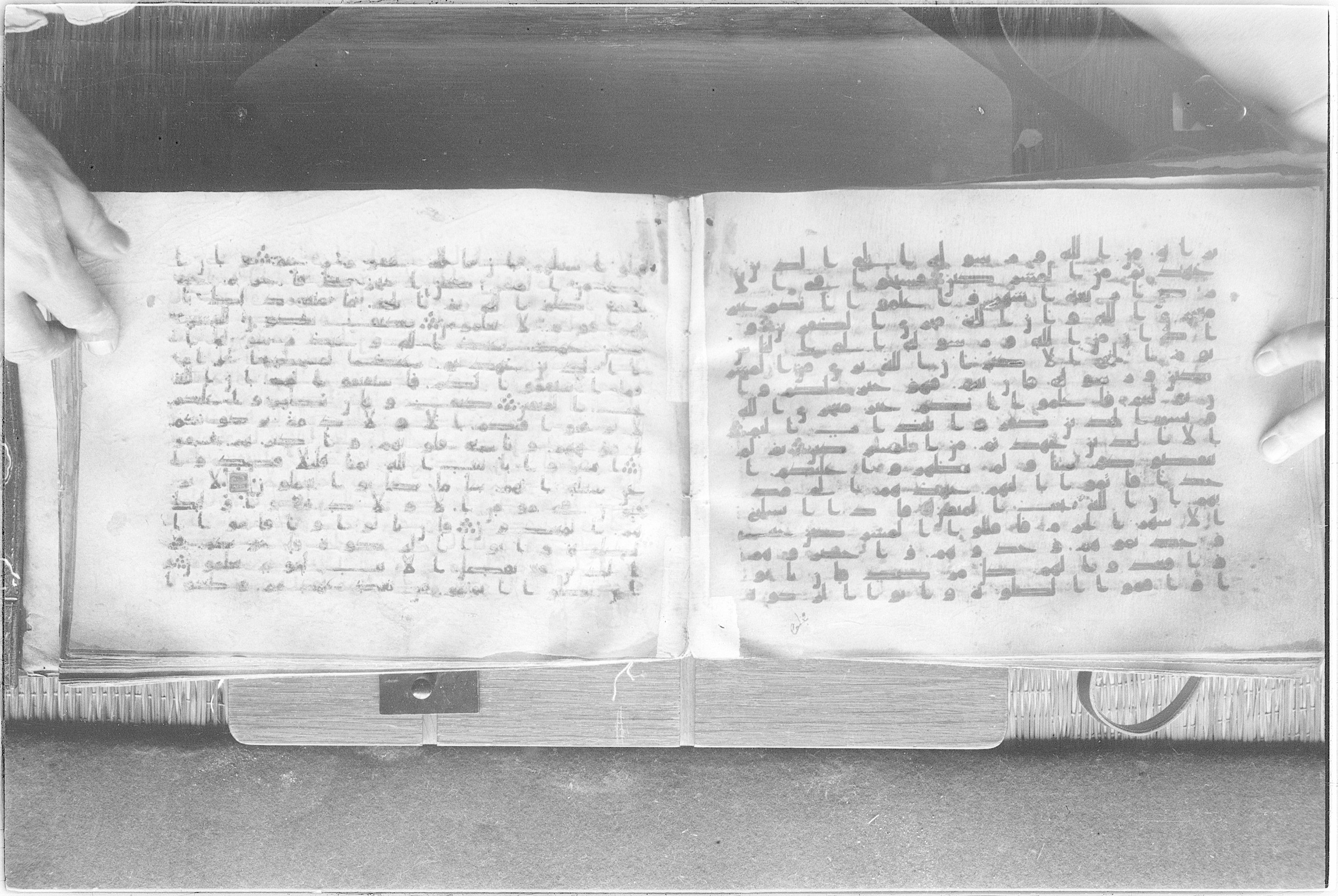 Meknes, Private library of Sherif ʿAbdarraḥmān b. Zīdān, no call number (Scan 2), in kūfī (type C.I) script, showing Surah 9:2 from 8th Century AD found in Meknes, Morocco, currently housed at Private library of Sherif ʿAbdarraḥmān b. Zīdān, Meknes (with fragments in Rabat, Kuwait, and private collections)