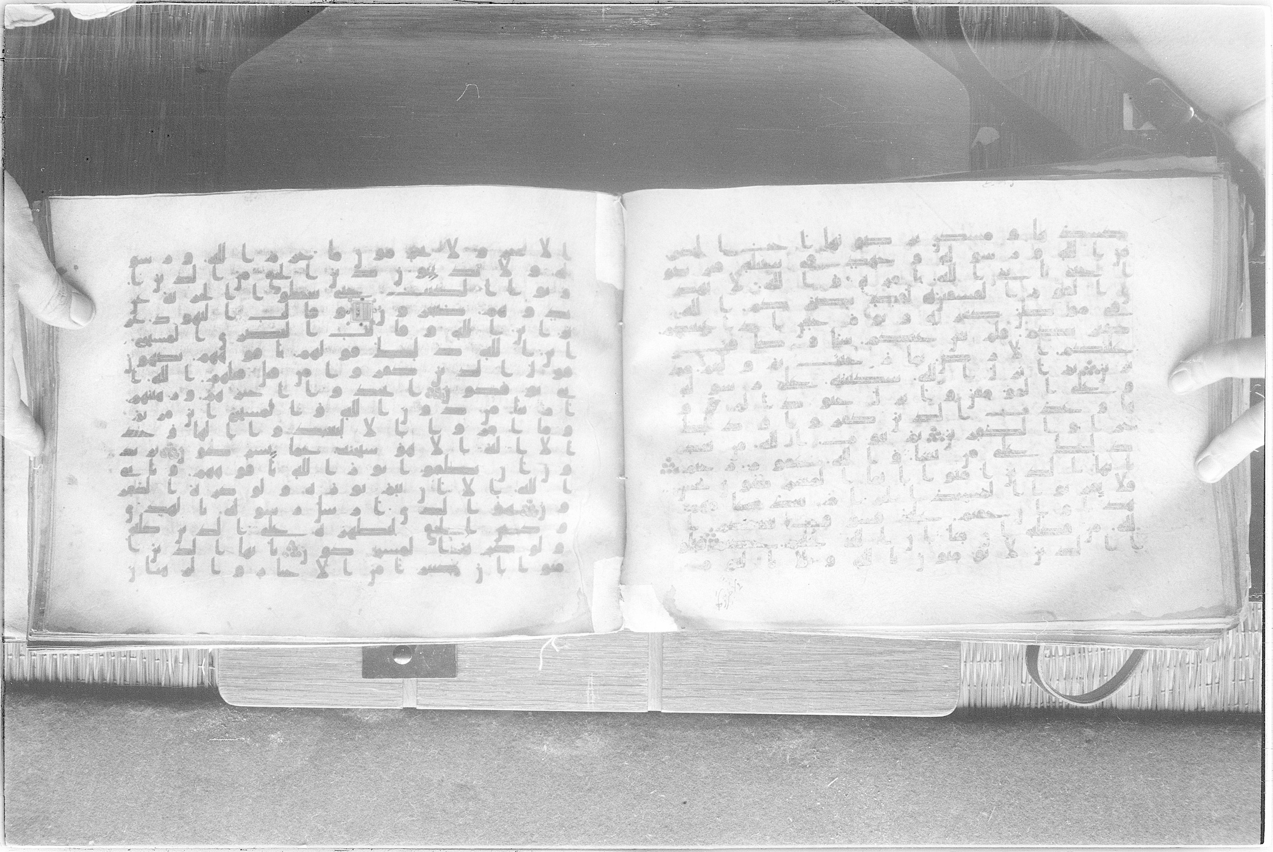 Meknes, Private library of Sherif ʿAbdarraḥmān b. Zīdān, no call number (Scan 2), in kūfī (type C.I) script, showing Surah 9:29 from 8th Century AD found in Meknes, Morocco, currently housed at Private library of Sherif ʿAbdarraḥmān b. Zīdān, Meknes (with fragments in Rabat, Kuwait, and private collections)