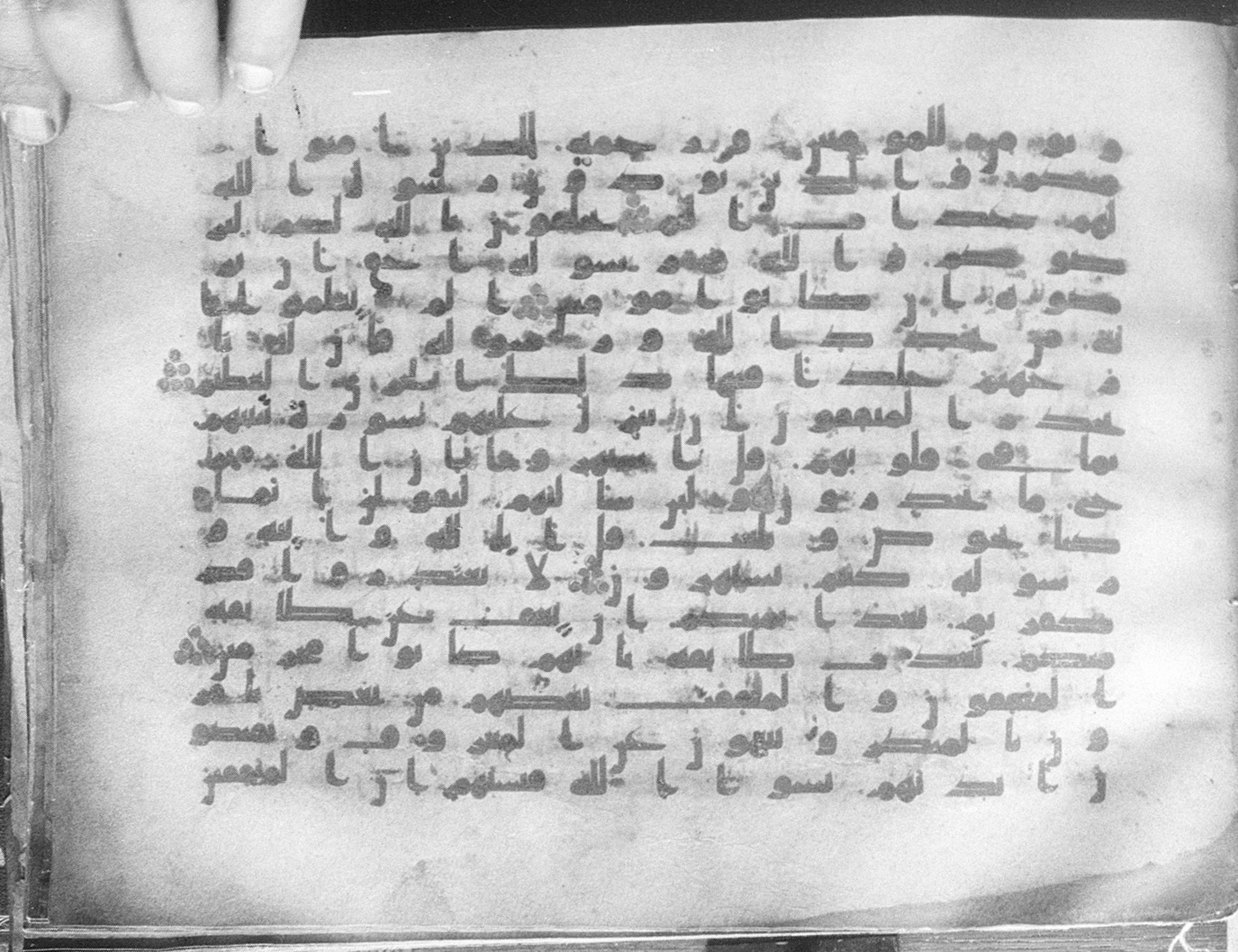 Meknes, Private library of Sherif ʿAbdarraḥmān b. Zīdān, no call number (Scan 1), in kūfī (type C.I) script, showing Surah 9:67 from 8th Century AD found in Meknes, Morocco, currently housed at Private library of Sherif ʿAbdarraḥmān b. Zīdān, Meknes (with fragments in Rabat, Kuwait, and private collections)