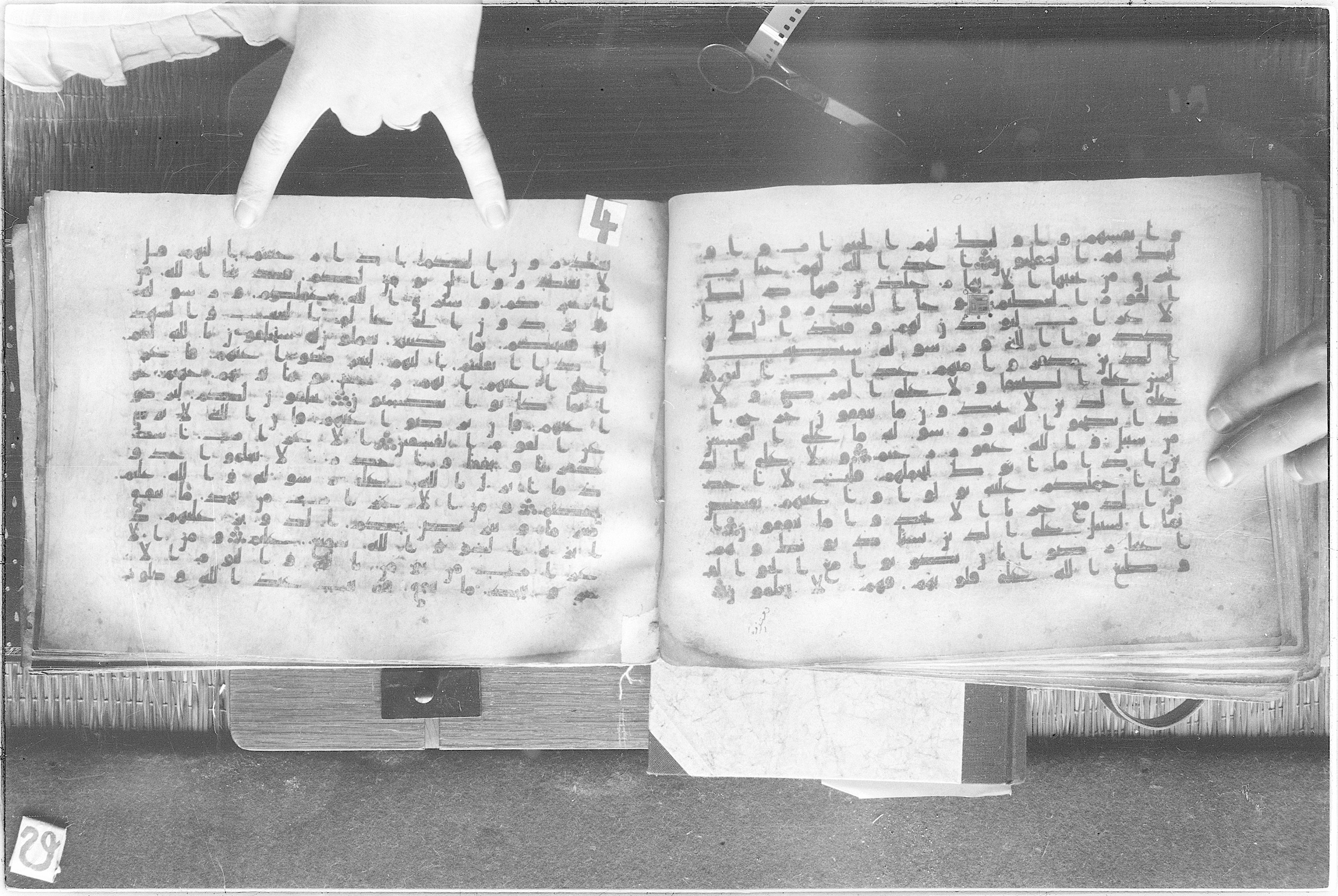 Meknes, Private library of Sherif ʿAbdarraḥmān b. Zīdān, no call number (Scan 2), in kūfī (type C.I) script, showing Surah 9:91 from 8th Century AD found in Meknes, Morocco, currently housed at Private library of Sherif ʿAbdarraḥmān b. Zīdān, Meknes (with fragments in Rabat, Kuwait, and private collections)