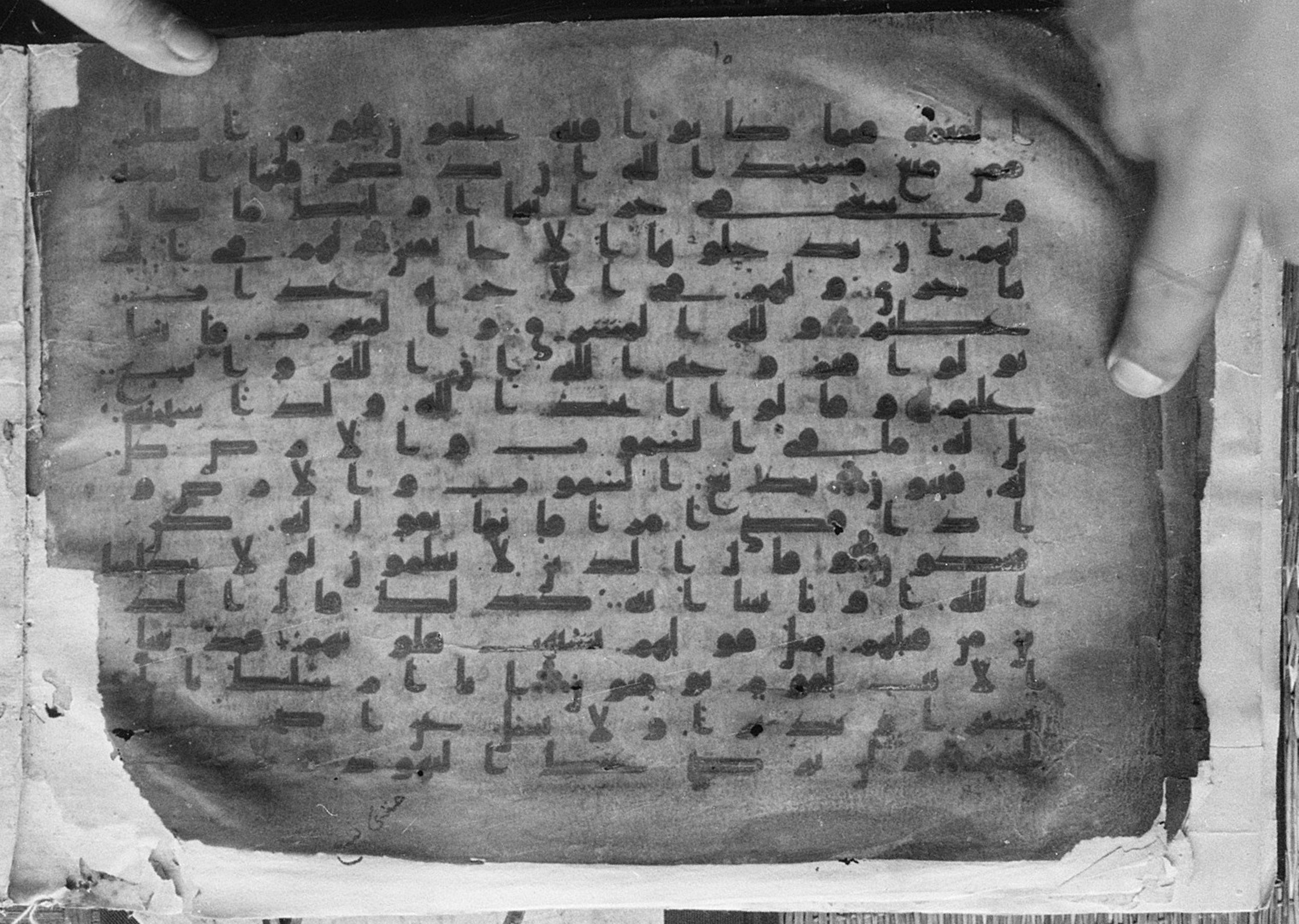 Meknes, Private library of Sherif ʿAbdarraḥmān b. Zīdān, no call number (Scan 5), in kūfī (type C.I) script, showing Surah 2:113 from 8th Century AD found in Meknes, Morocco, currently housed at Private library of Sherif ʿAbdarraḥmān b. Zīdān, Meknes (with fragments in Rabat, Kuwait, and private collections)