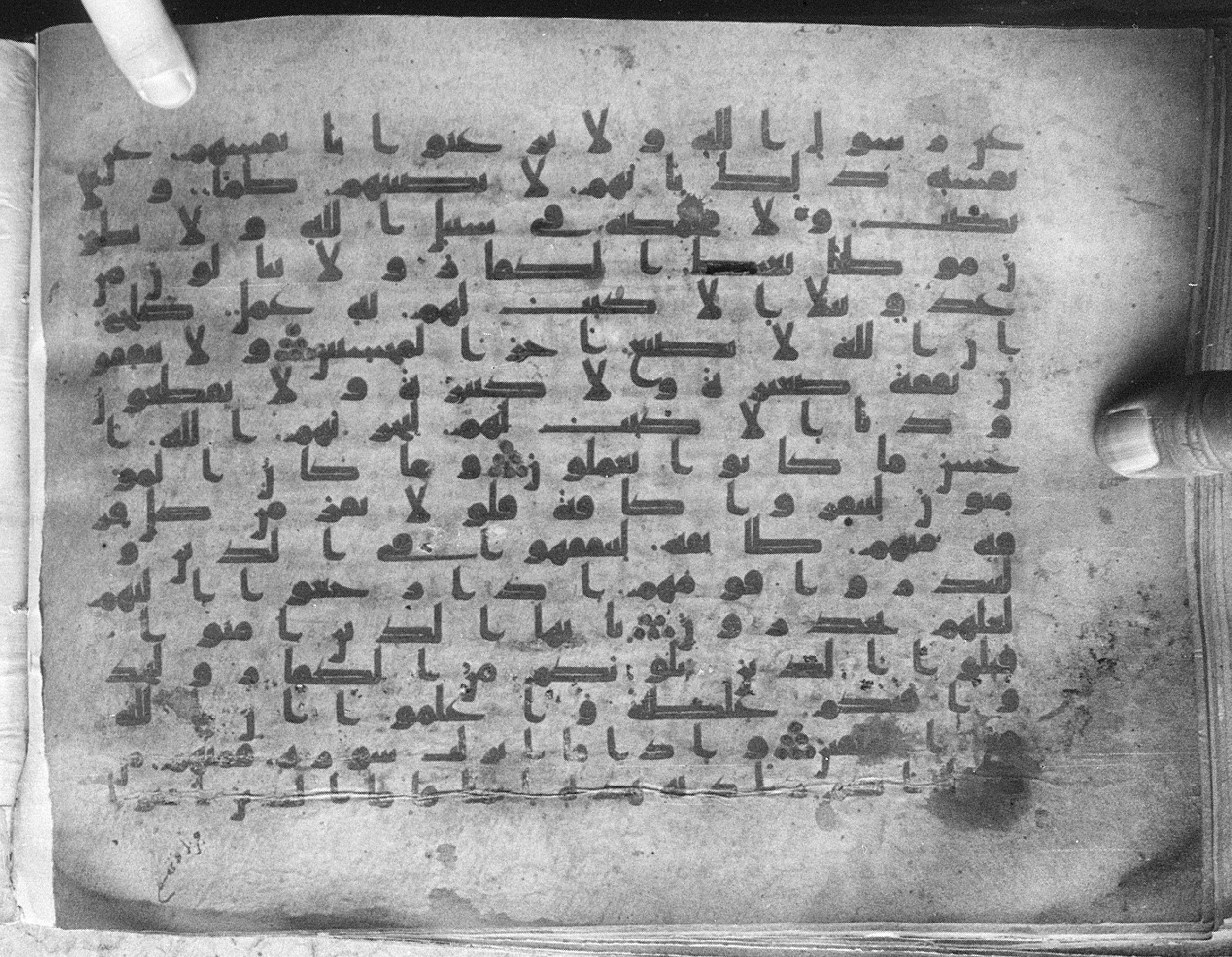 Meknes, Private library of Sherif ʿAbdarraḥmān b. Zīdān, no call number (Scan 1), in kūfī (type C.I) script, showing Surah 9:124 from 8th Century AD found in Meknes, Morocco, currently housed at Private library of Sherif ʿAbdarraḥmān b. Zīdān, Meknes (with fragments in Rabat, Kuwait, and private collections)