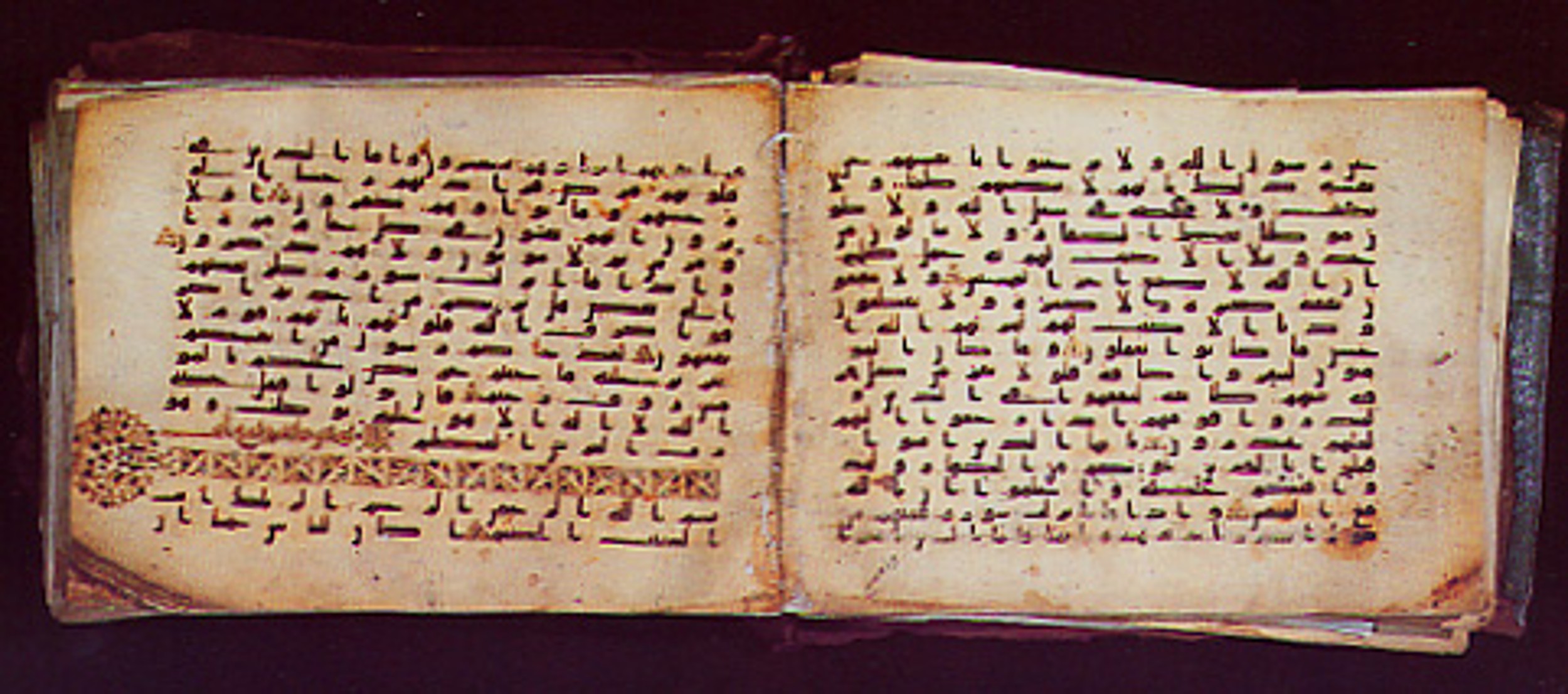 Meknes, Private library of Sherif ʿAbdarraḥmān b. Zīdān, no call number (Scan 1), in kūfī (type C.I) script, showing Surah 10:2 from 8th Century AD found in Meknes, Morocco, currently housed at Private library of Sherif ʿAbdarraḥmān b. Zīdān, Meknes (with fragments in Rabat, Kuwait, and private collections)