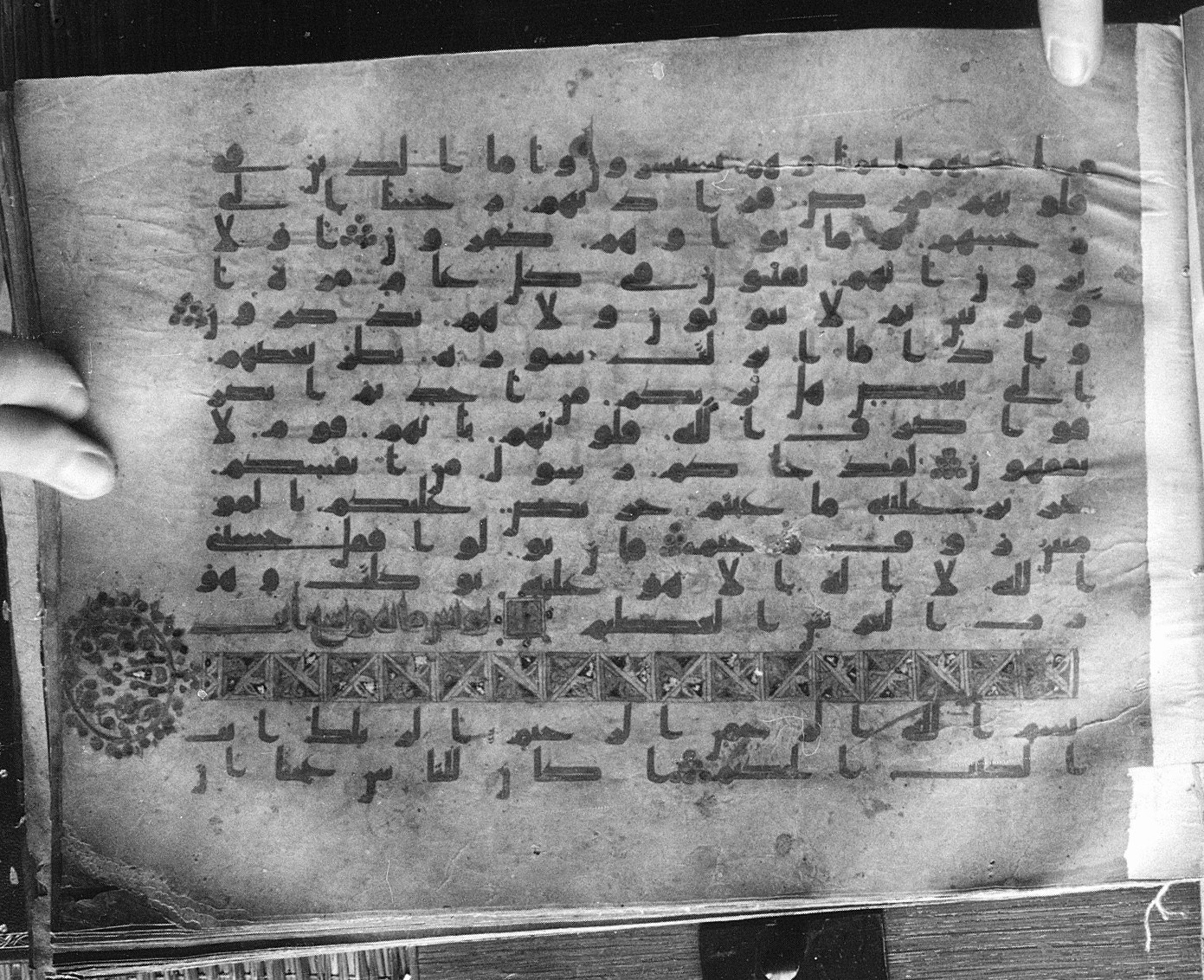 Meknes, Private library of Sherif ʿAbdarraḥmān b. Zīdān, no call number (Scan 2), in kūfī (type C.I) script, showing Surah 10:2 from 8th Century AD found in Meknes, Morocco, currently housed at Private library of Sherif ʿAbdarraḥmān b. Zīdān, Meknes (with fragments in Rabat, Kuwait, and private collections)