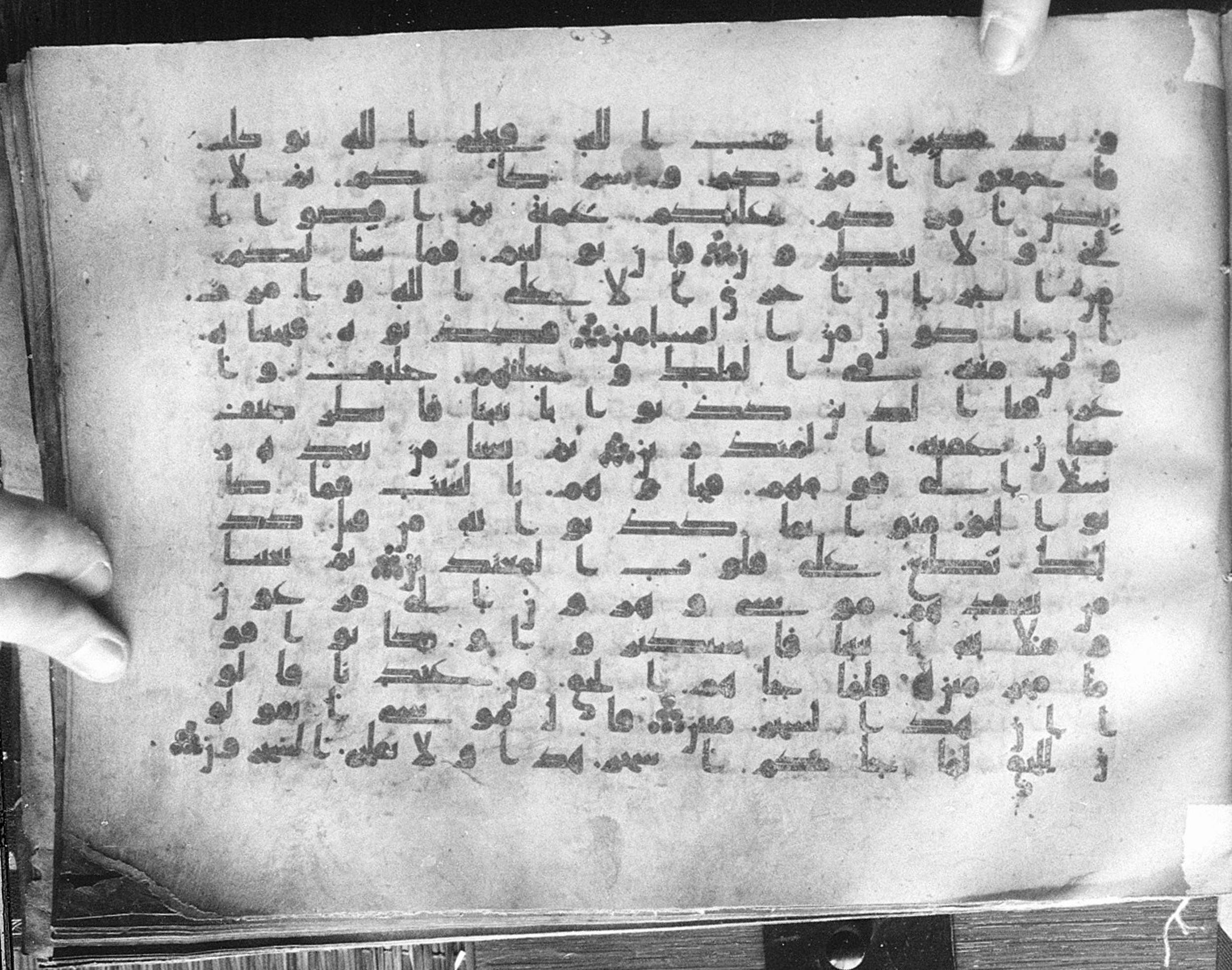 Meknes, Private library of Sherif ʿAbdarraḥmān b. Zīdān, no call number, in kūfī (type C.I) script, showing Surah 10:76 from 8th Century AD found in Meknes, Morocco, currently housed at Private library of Sherif ʿAbdarraḥmān b. Zīdān, Meknes (with fragments in Rabat, Kuwait, and private collections)