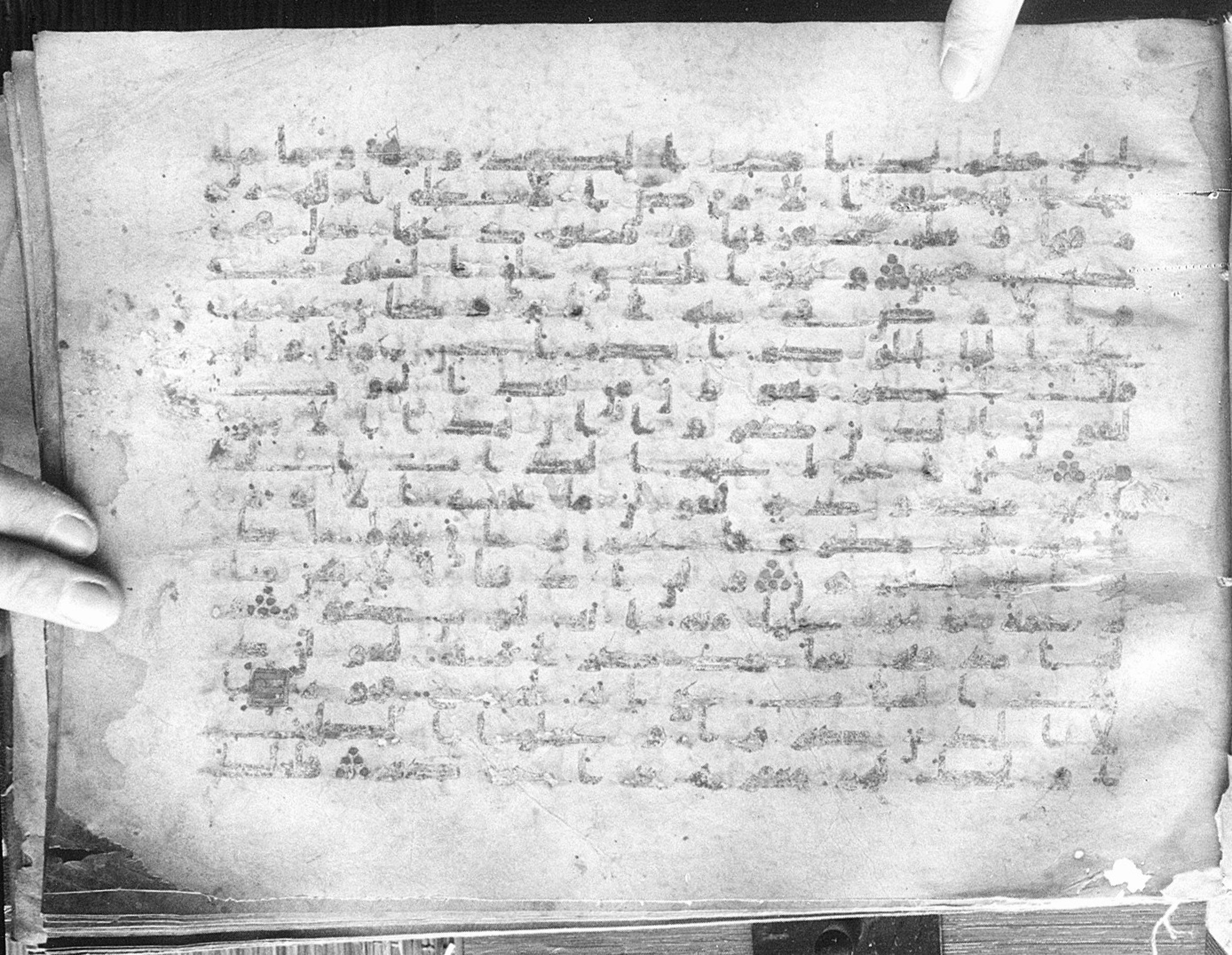 Meknes, Private library of Sherif ʿAbdarraḥmān b. Zīdān, no call number, in kūfī (type C.I) script, showing Surah 11:8 from 8th Century AD found in Meknes, Morocco, currently housed at Private library of Sherif ʿAbdarraḥmān b. Zīdān, Meknes (with fragments in Rabat, Kuwait, and private collections)
