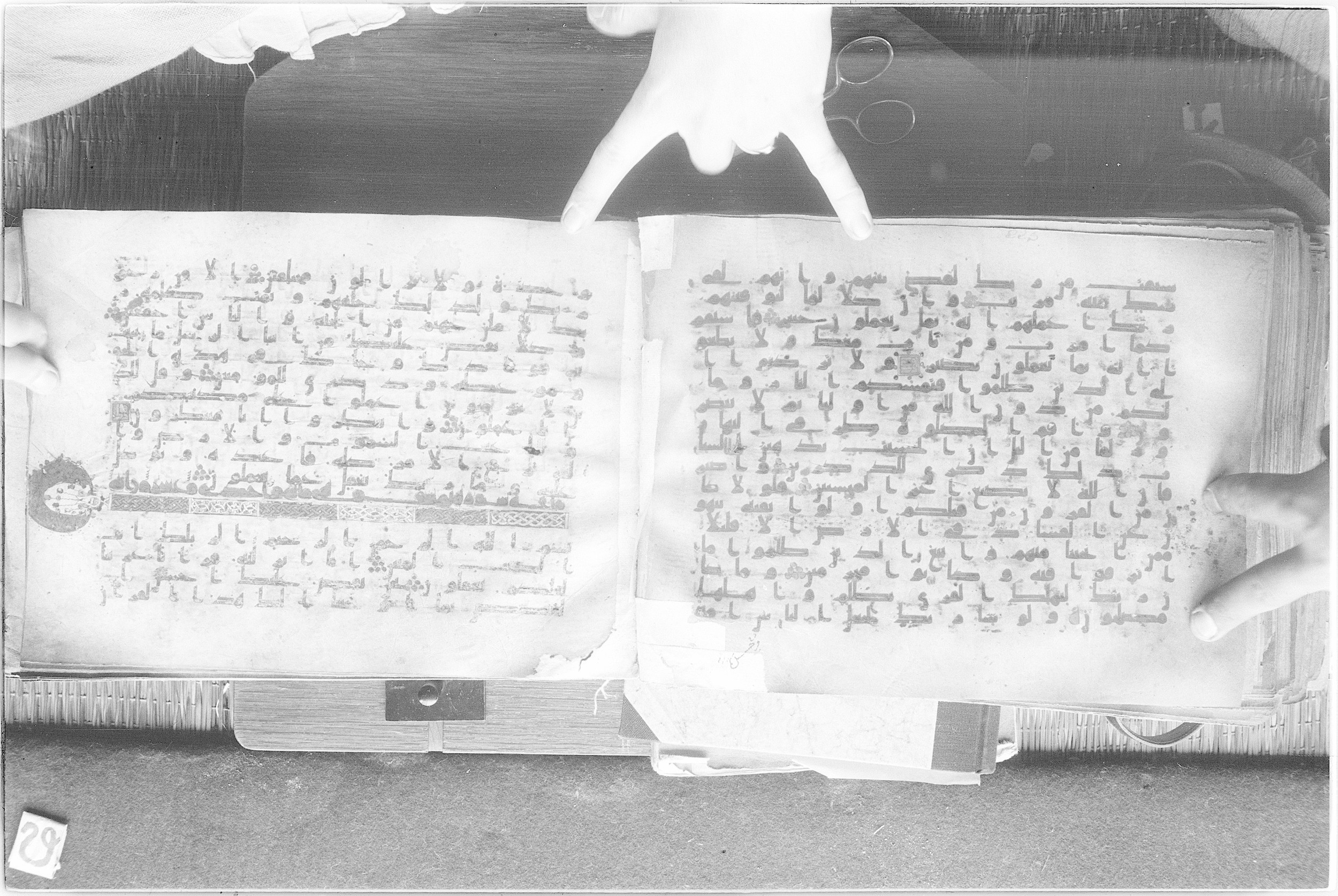 Meknes, Private library of Sherif ʿAbdarraḥmān b. Zīdān, no call number (Scan 2), in kūfī (type C.I) script, showing Surah 11:113 from 8th Century AD found in Meknes, Morocco, currently housed at Private library of Sherif ʿAbdarraḥmān b. Zīdān, Meknes (with fragments in Rabat, Kuwait, and private collections)