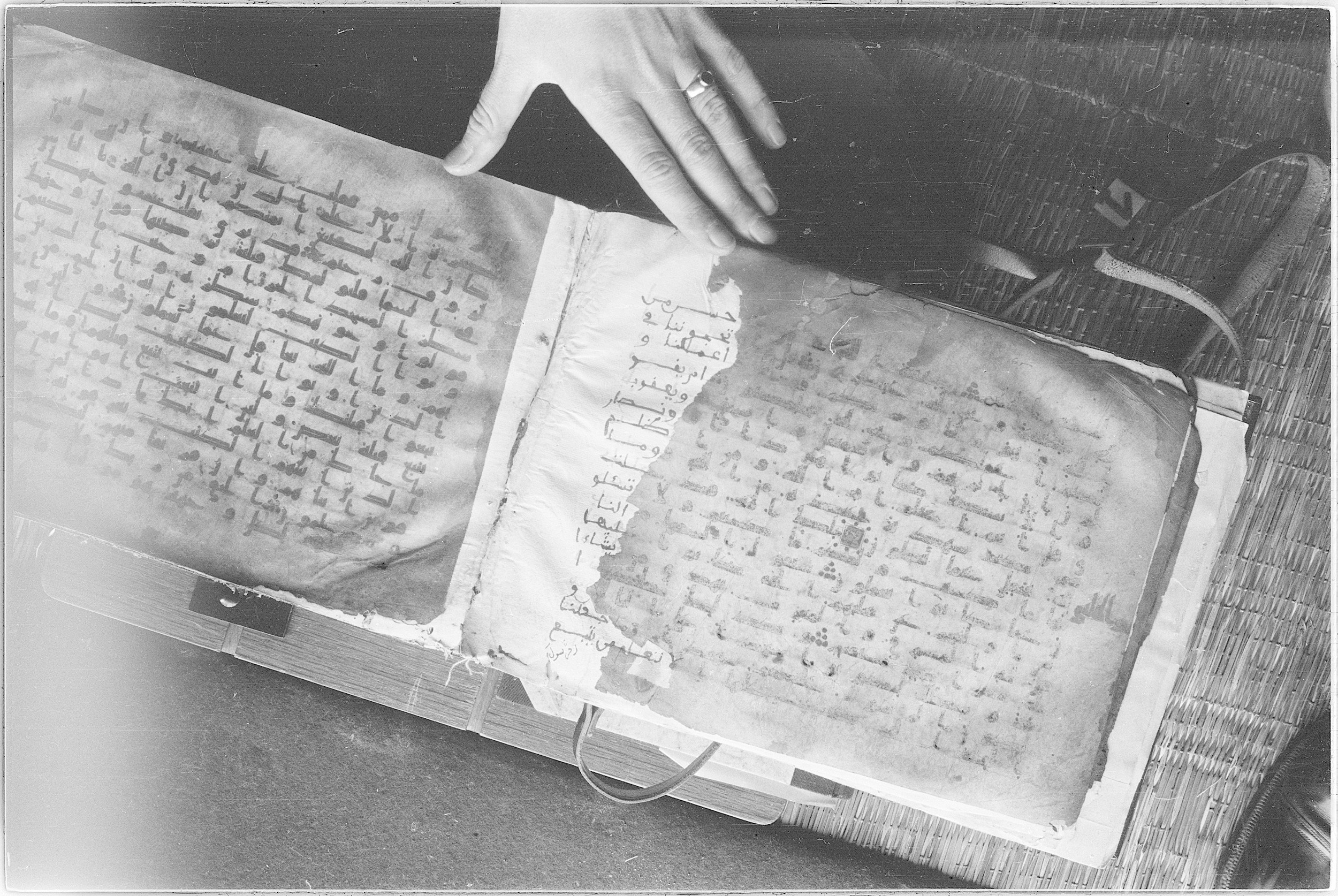 Meknes, Private library of Sherif ʿAbdarraḥmān b. Zīdān, no call number (Scan 2), in kūfī (type C.I) script, showing Surah 2:142 from 8th Century AD found in Meknes, Morocco, currently housed at Private library of Sherif ʿAbdarraḥmān b. Zīdān, Meknes (with fragments in Rabat, Kuwait, and private collections)