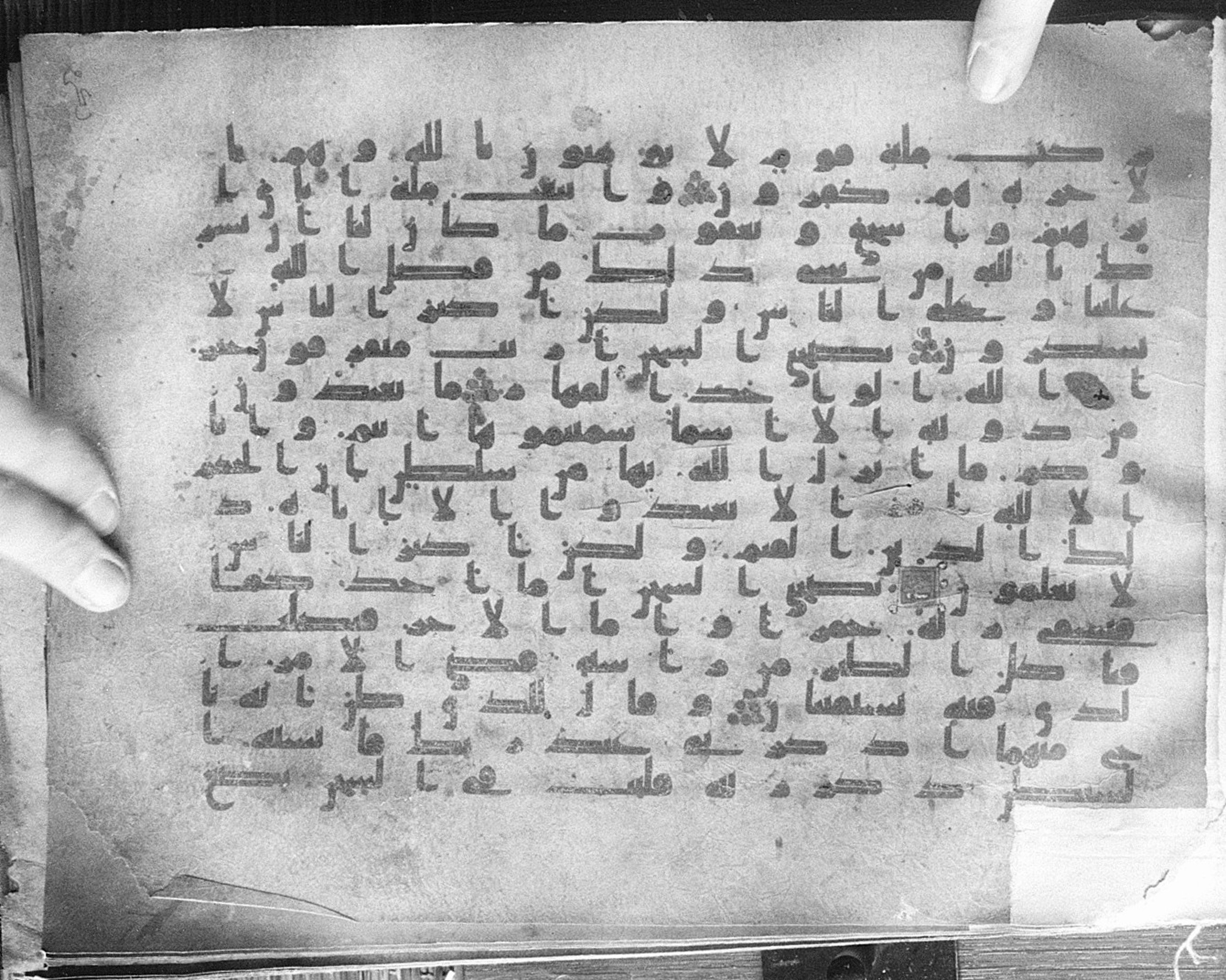 Meknes, Private library of Sherif ʿAbdarraḥmān b. Zīdān, no call number, in kūfī (type C.I) script, showing Surah 12:39 from 8th Century AD found in Meknes, Morocco, currently housed at Private library of Sherif ʿAbdarraḥmān b. Zīdān, Meknes (with fragments in Rabat, Kuwait, and private collections)