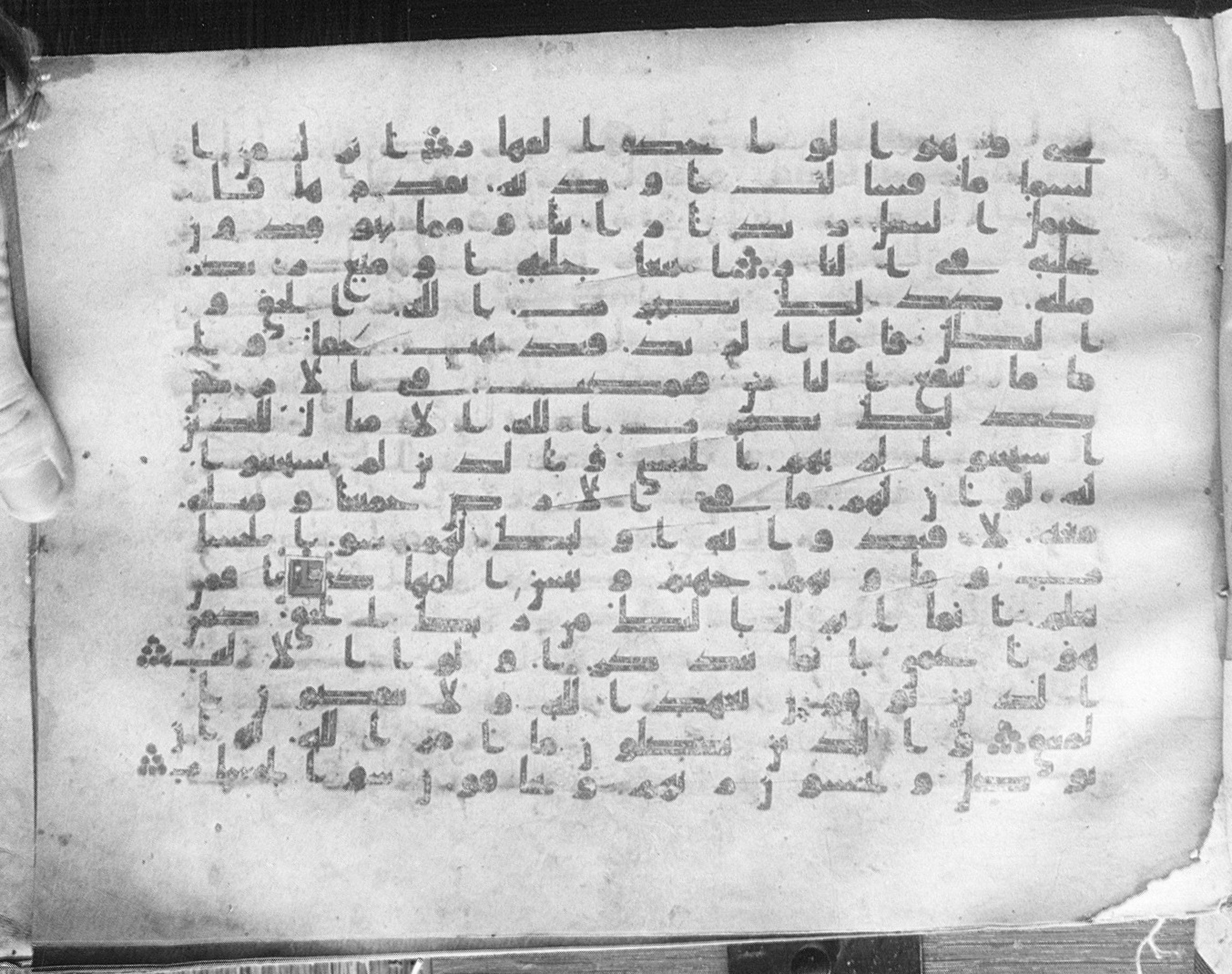 Meknes, Private library of Sherif ʿAbdarraḥmān b. Zīdān, no call number (Scan 3), in kūfī (type C.I) script, showing Surah 13:16 from 8th Century AD found in Meknes, Morocco, currently housed at Private library of Sherif ʿAbdarraḥmān b. Zīdān, Meknes (with fragments in Rabat, Kuwait, and private collections)