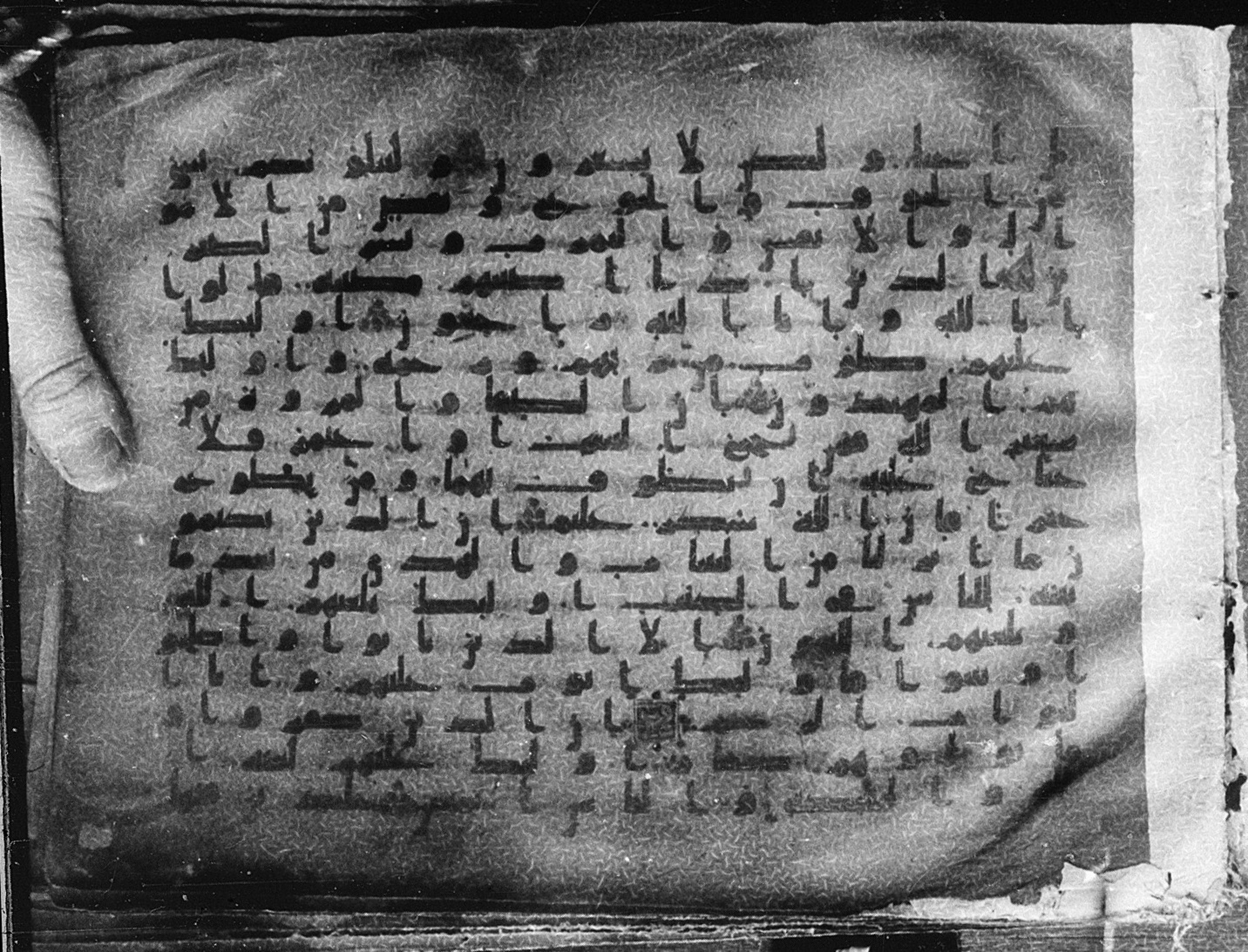 Meknes, Private library of Sherif ʿAbdarraḥmān b. Zīdān, no call number (Scan 1), in kūfī (type C.I) script, showing Surah 2:162 from 8th Century AD found in Meknes, Morocco, currently housed at Private library of Sherif ʿAbdarraḥmān b. Zīdān, Meknes (with fragments in Rabat, Kuwait, and private collections)