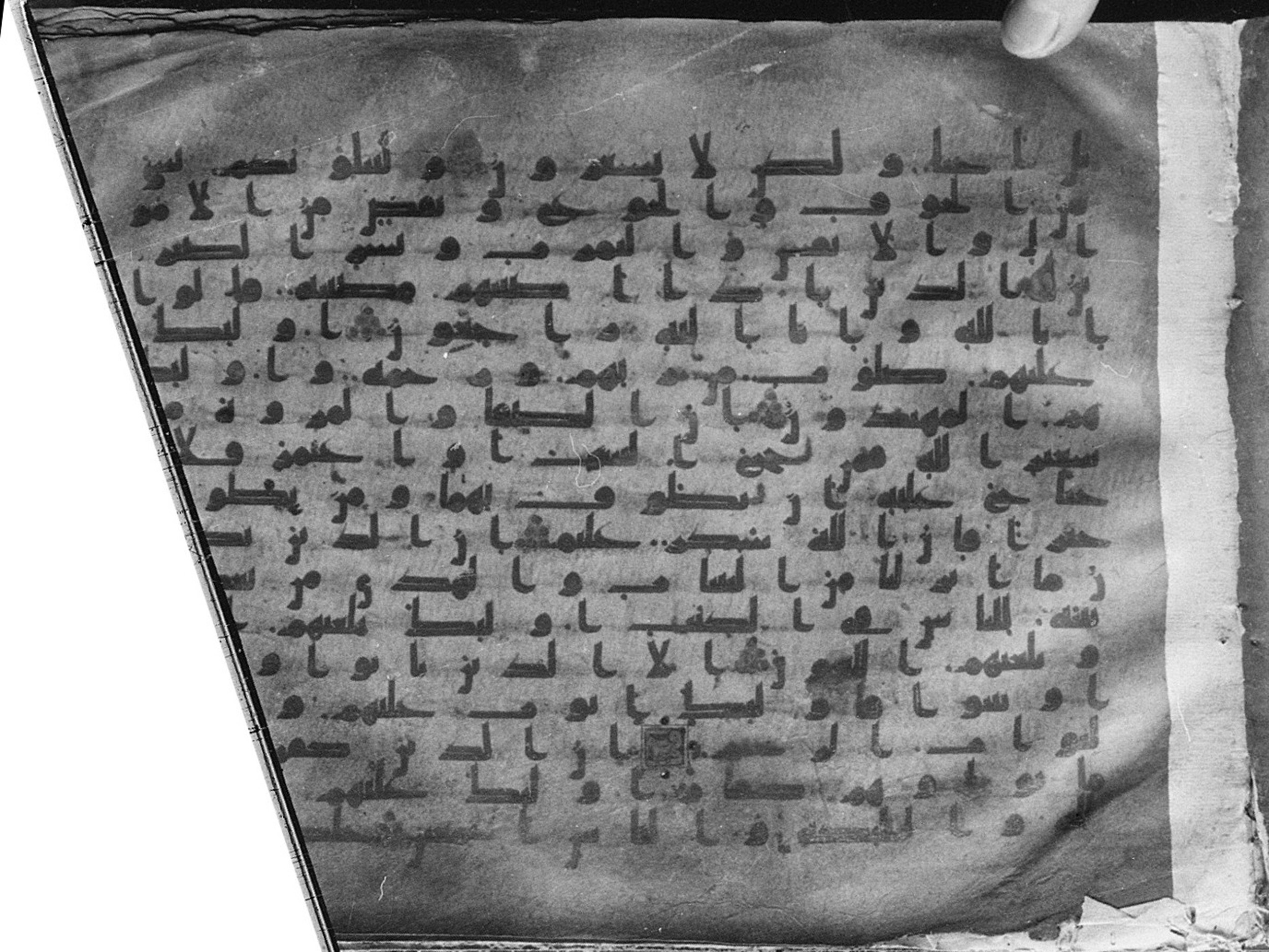 Meknes, Private library of Sherif ʿAbdarraḥmān b. Zīdān, no call number (Scan 2), in kūfī (type C.I) script, showing Surah 2:162 from 8th Century AD found in Meknes, Morocco, currently housed at Private library of Sherif ʿAbdarraḥmān b. Zīdān, Meknes (with fragments in Rabat, Kuwait, and private collections)