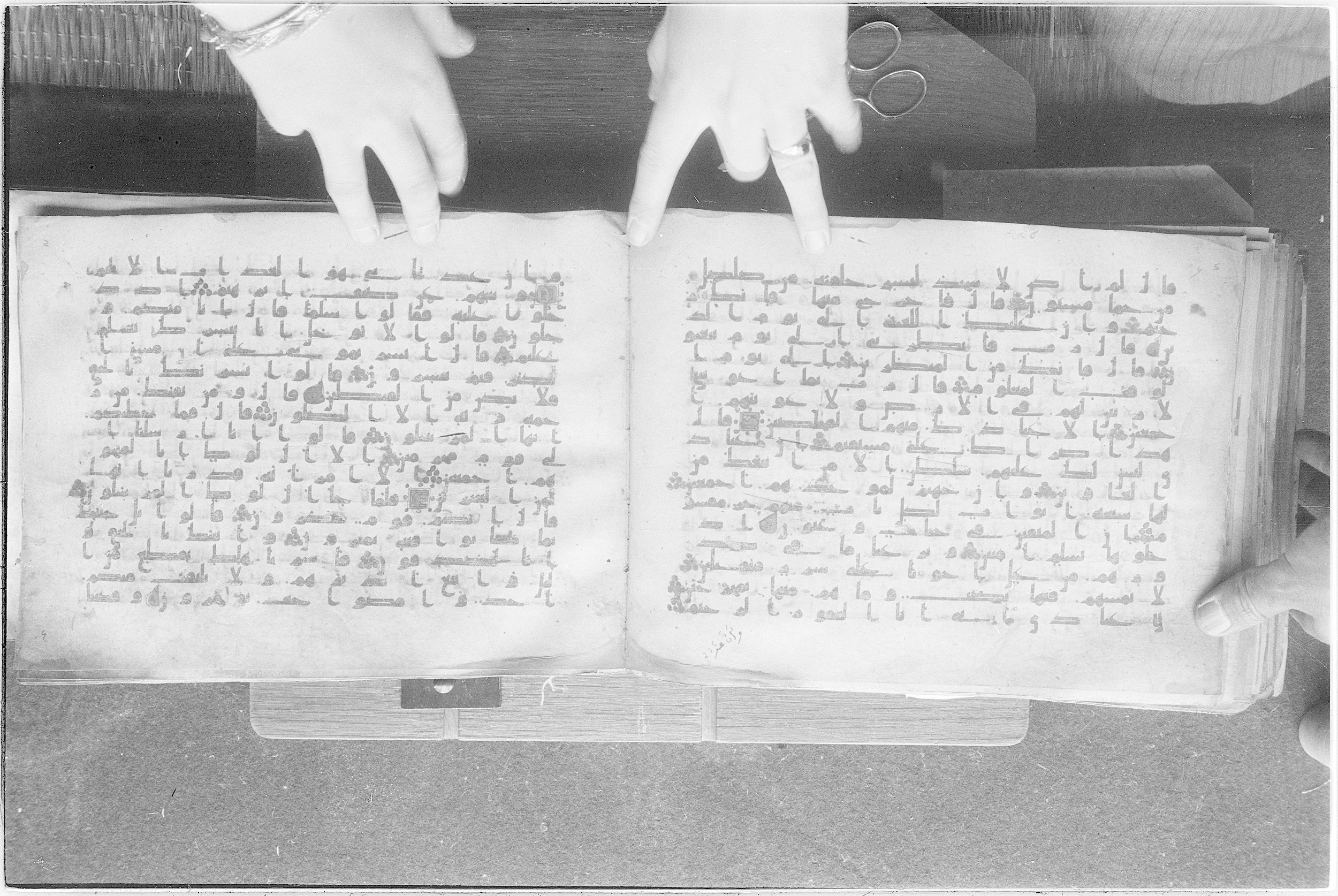 Meknes, Private library of Sherif ʿAbdarraḥmān b. Zīdān, no call number (Scan 2), in kūfī (type C.I) script, showing Surah 15:39 from 8th Century AD found in Meknes, Morocco, currently housed at Private library of Sherif ʿAbdarraḥmān b. Zīdān, Meknes (with fragments in Rabat, Kuwait, and private collections)