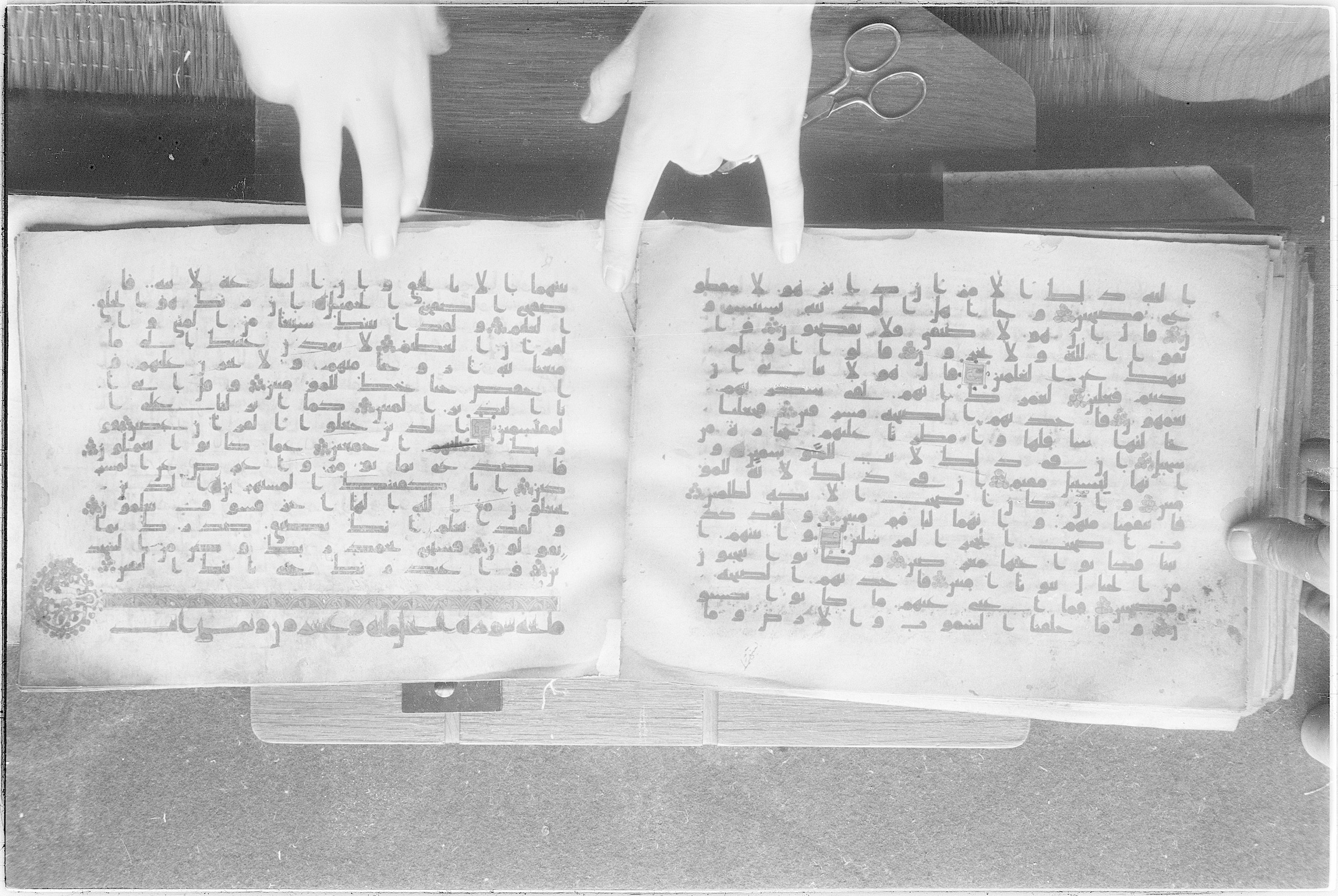 Meknes, Private library of Sherif ʿAbdarraḥmān b. Zīdān, no call number (Scan 2), in kūfī (type C.I) script, showing Surah 15:71 from 8th Century AD found in Meknes, Morocco, currently housed at Private library of Sherif ʿAbdarraḥmān b. Zīdān, Meknes (with fragments in Rabat, Kuwait, and private collections)