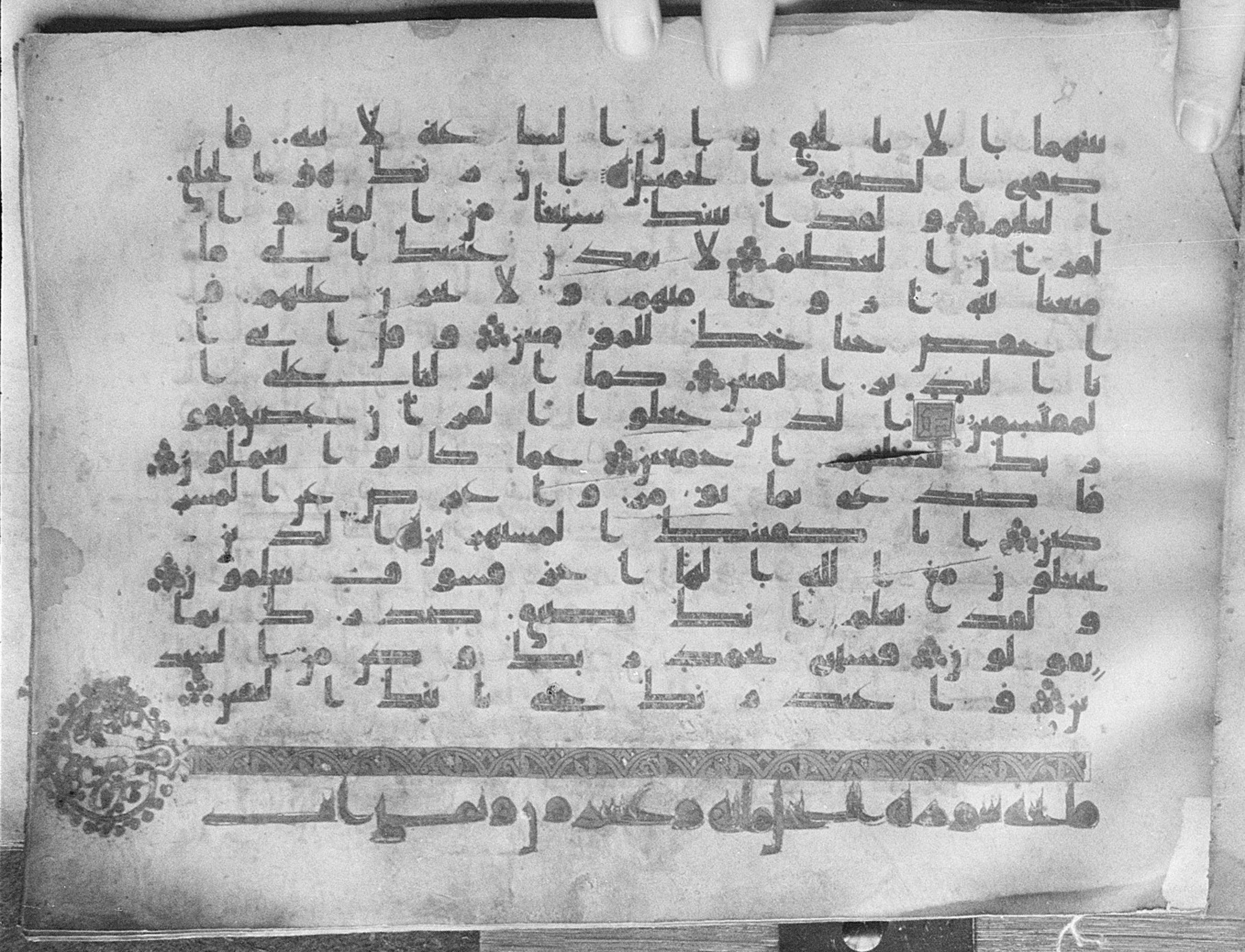 Meknes, Private library of Sherif ʿAbdarraḥmān b. Zīdān, no call number (Scan 3), in kūfī (type C.I) script, showing Surah 15:85 from 8th Century AD found in Meknes, Morocco, currently housed at Private library of Sherif ʿAbdarraḥmān b. Zīdān, Meknes (with fragments in Rabat, Kuwait, and private collections)