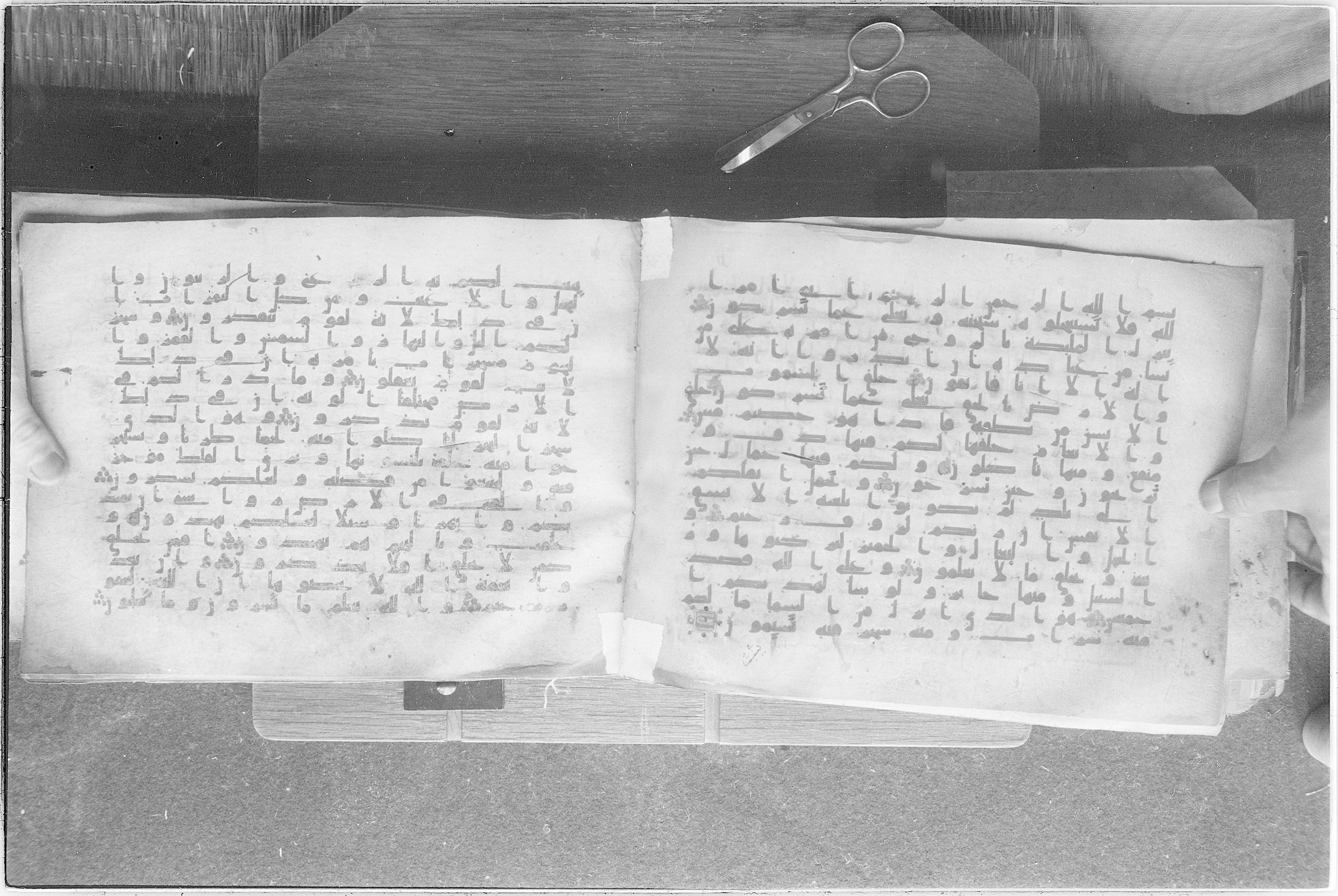 Meknes, Private library of Sherif ʿAbdarraḥmān b. Zīdān, no call number (Scan 2), in kūfī (type C.I) script, showing Surah 16:2 from 8th Century AD found in Meknes, Morocco, currently housed at Private library of Sherif ʿAbdarraḥmān b. Zīdān, Meknes (with fragments in Rabat, Kuwait, and private collections)