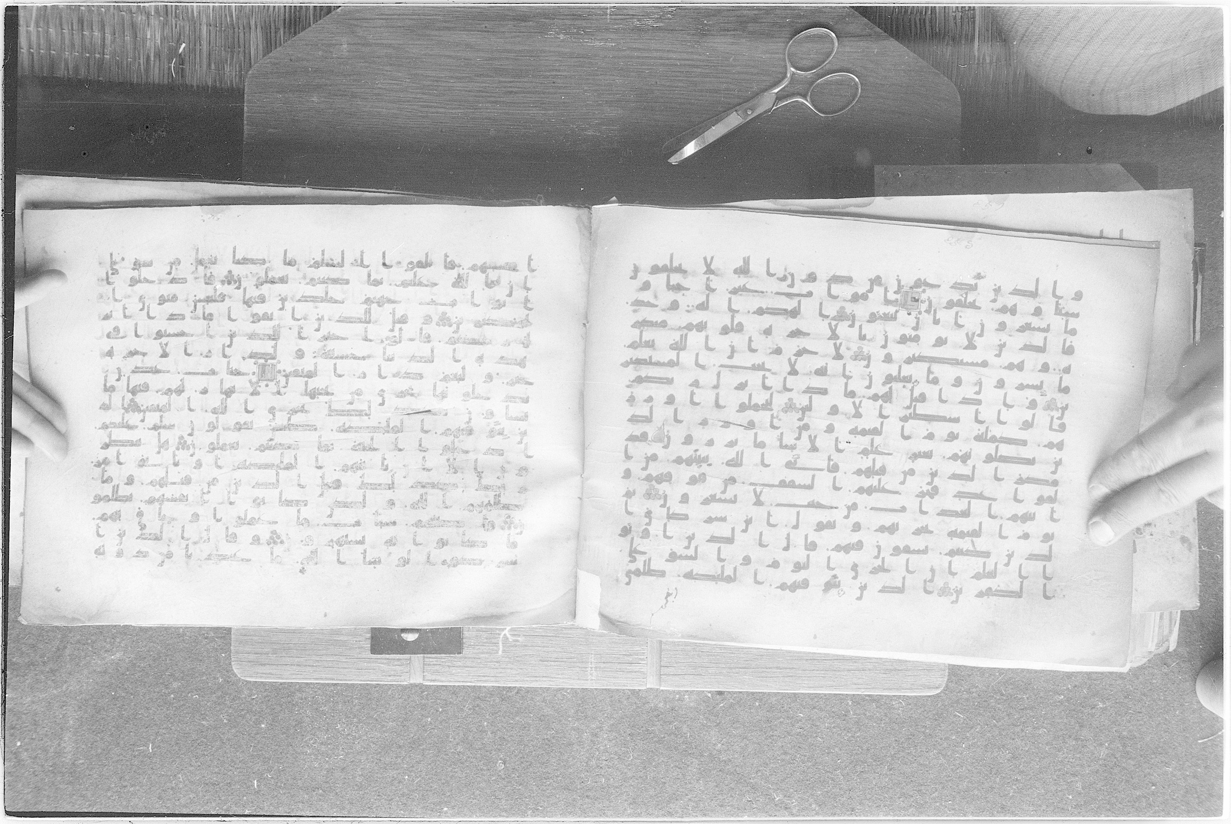 Meknes, Private library of Sherif ʿAbdarraḥmān b. Zīdān, no call number (Scan 2), in kūfī (type C.I) script, showing Surah 16:21 from 8th Century AD found in Meknes, Morocco, currently housed at Private library of Sherif ʿAbdarraḥmān b. Zīdān, Meknes (with fragments in Rabat, Kuwait, and private collections)