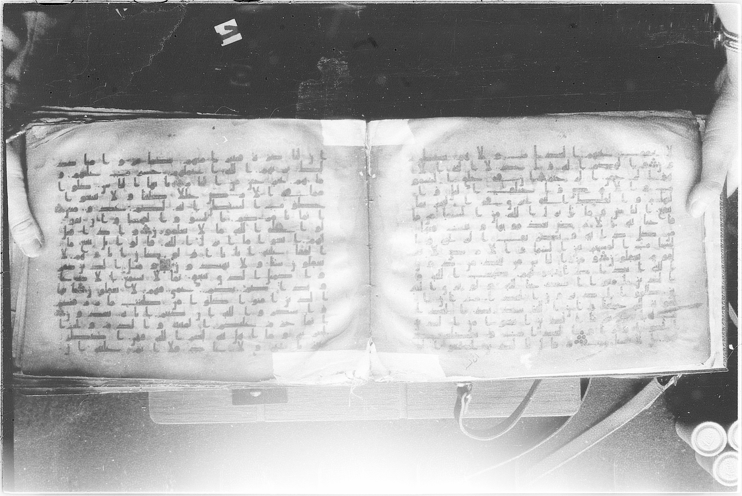 Meknes, Private library of Sherif ʿAbdarraḥmān b. Zīdān, no call number (Scan 6), in kūfī (type C.I) script, showing Surah 2:162 from 8th Century AD found in Meknes, Morocco, currently housed at Private library of Sherif ʿAbdarraḥmān b. Zīdān, Meknes (with fragments in Rabat, Kuwait, and private collections)