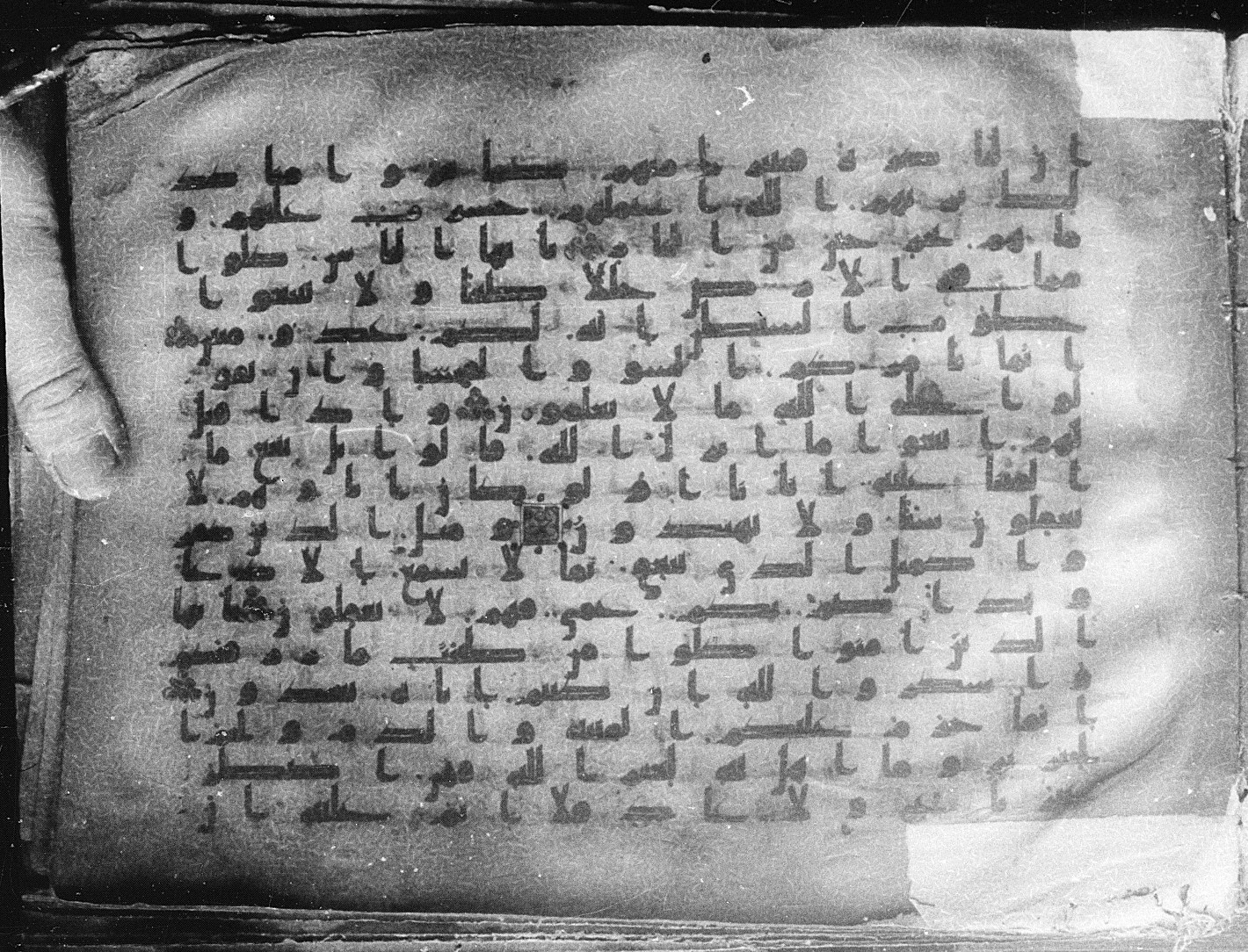 Meknes, Private library of Sherif ʿAbdarraḥmān b. Zīdān, no call number (Scan 1), in kūfī (type C.I) script, showing Surah 2:170 from 8th Century AD found in Meknes, Morocco, currently housed at Private library of Sherif ʿAbdarraḥmān b. Zīdān, Meknes (with fragments in Rabat, Kuwait, and private collections)