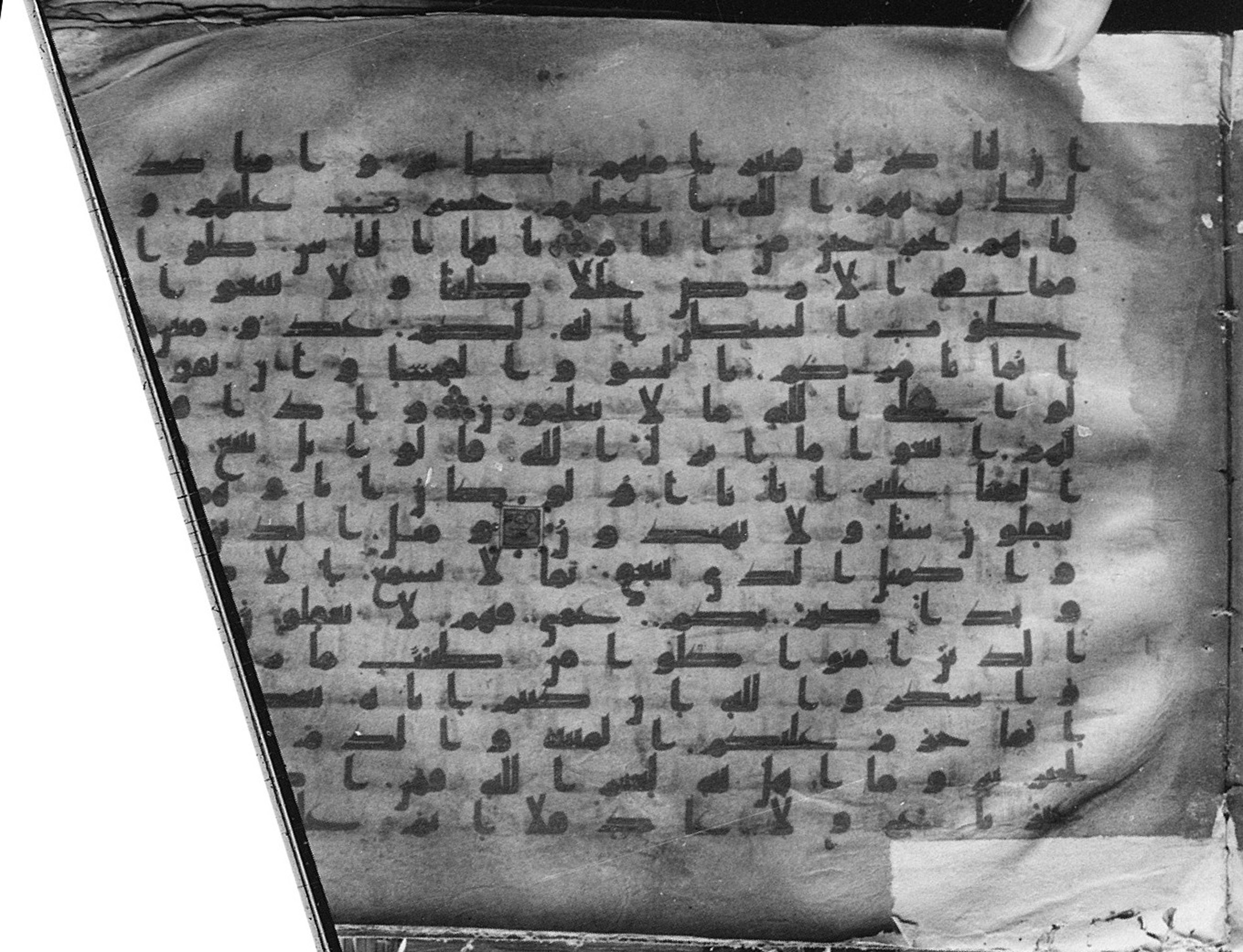 Meknes, Private library of Sherif ʿAbdarraḥmān b. Zīdān, no call number (Scan 2), in kūfī (type C.I) script, showing Surah 2:170 from 8th Century AD found in Meknes, Morocco, currently housed at Private library of Sherif ʿAbdarraḥmān b. Zīdān, Meknes (with fragments in Rabat, Kuwait, and private collections)