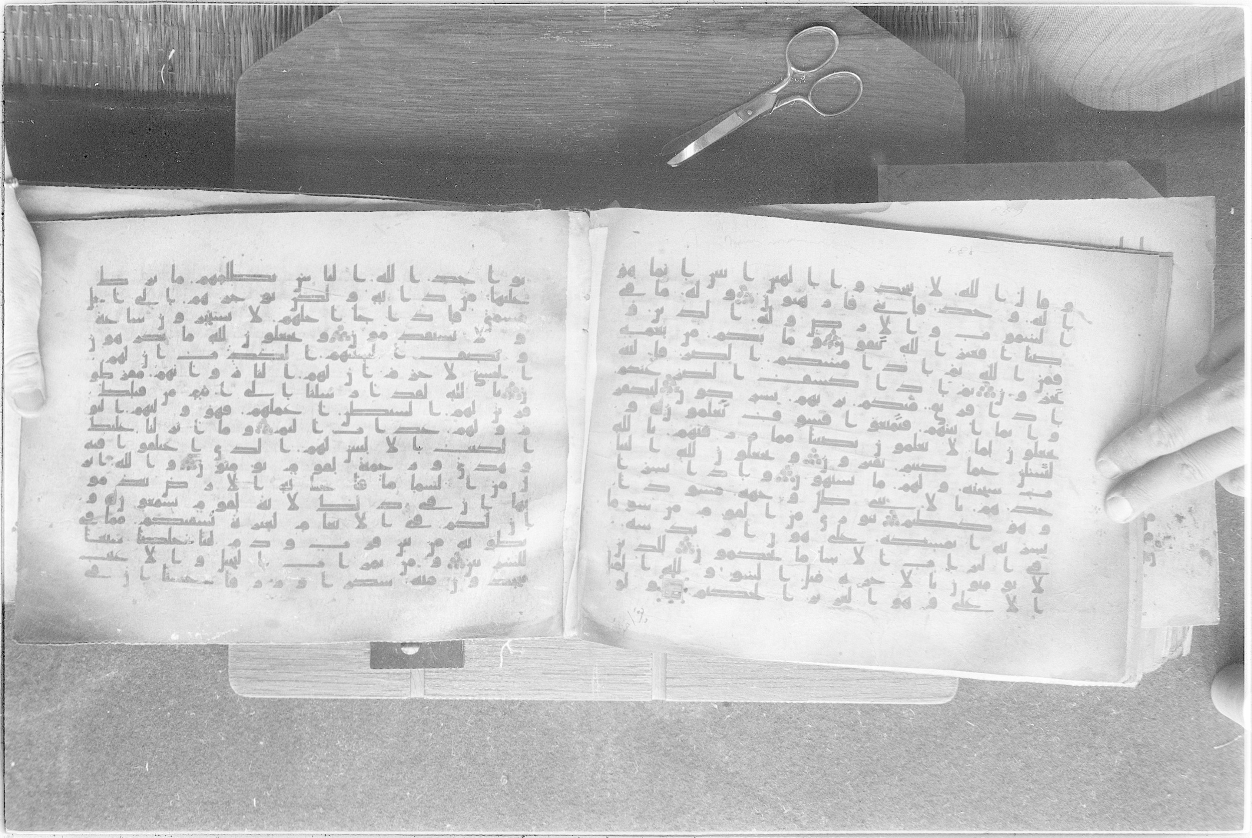 Meknes, Private library of Sherif ʿAbdarraḥmān b. Zīdān, no call number (Scan 2), in kūfī (type C.I) script, showing Surah 16:53 from 8th Century AD found in Meknes, Morocco, currently housed at Private library of Sherif ʿAbdarraḥmān b. Zīdān, Meknes (with fragments in Rabat, Kuwait, and private collections)