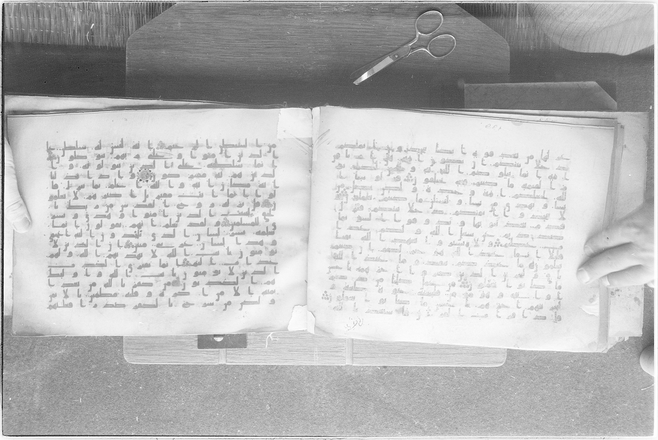 Meknes, Private library of Sherif ʿAbdarraḥmān b. Zīdān, no call number (Scan 2), in kūfī (type C.I) script, showing Surah 16:97 from 8th Century AD found in Meknes, Morocco, currently housed at Private library of Sherif ʿAbdarraḥmān b. Zīdān, Meknes (with fragments in Rabat, Kuwait, and private collections)