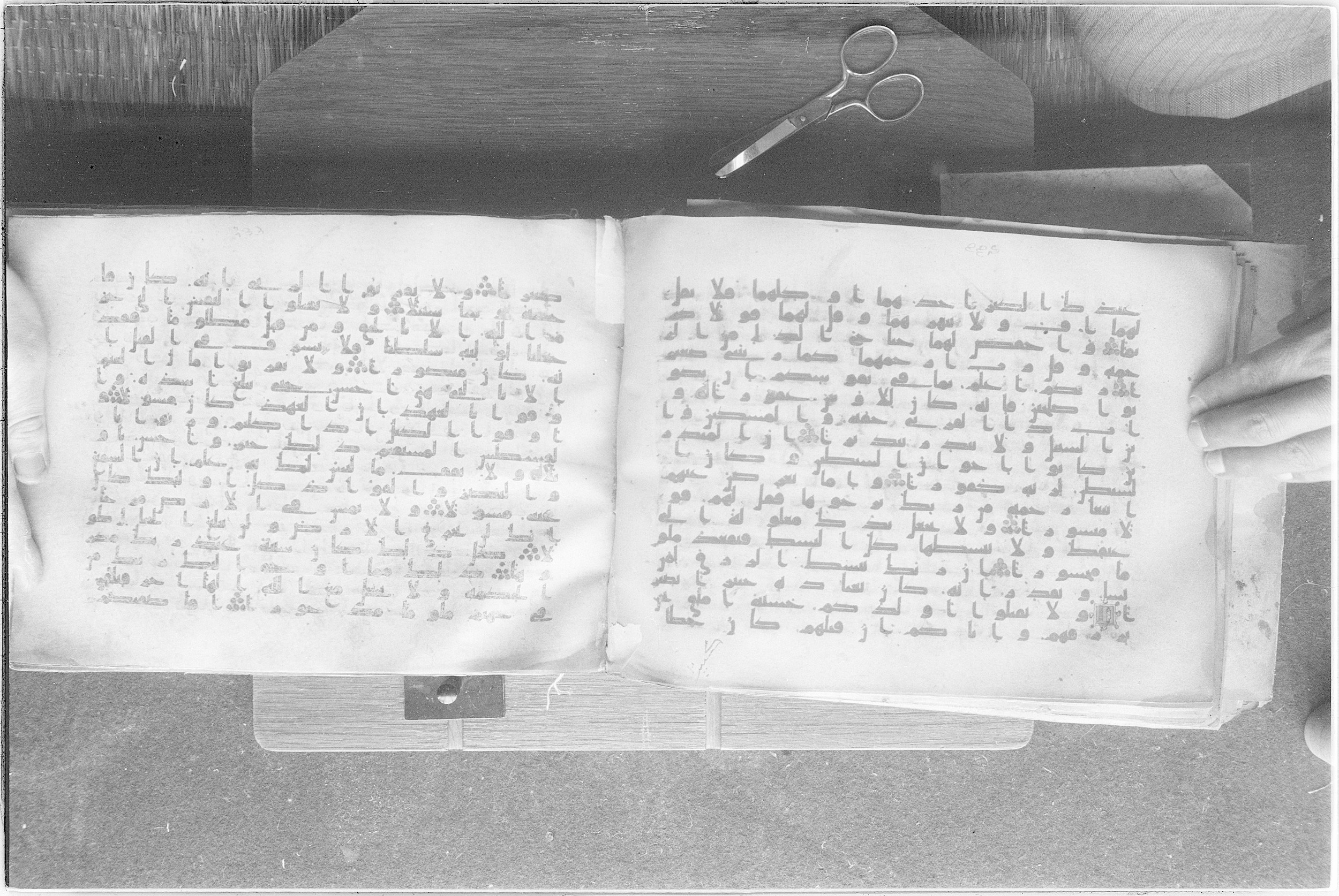 Meknes, Private library of Sherif ʿAbdarraḥmān b. Zīdān, no call number (Scan 2), in kūfī (type C.I) script, showing Surah 17:28 from 8th Century AD found in Meknes, Morocco, currently housed at Private library of Sherif ʿAbdarraḥmān b. Zīdān, Meknes (with fragments in Rabat, Kuwait, and private collections)
