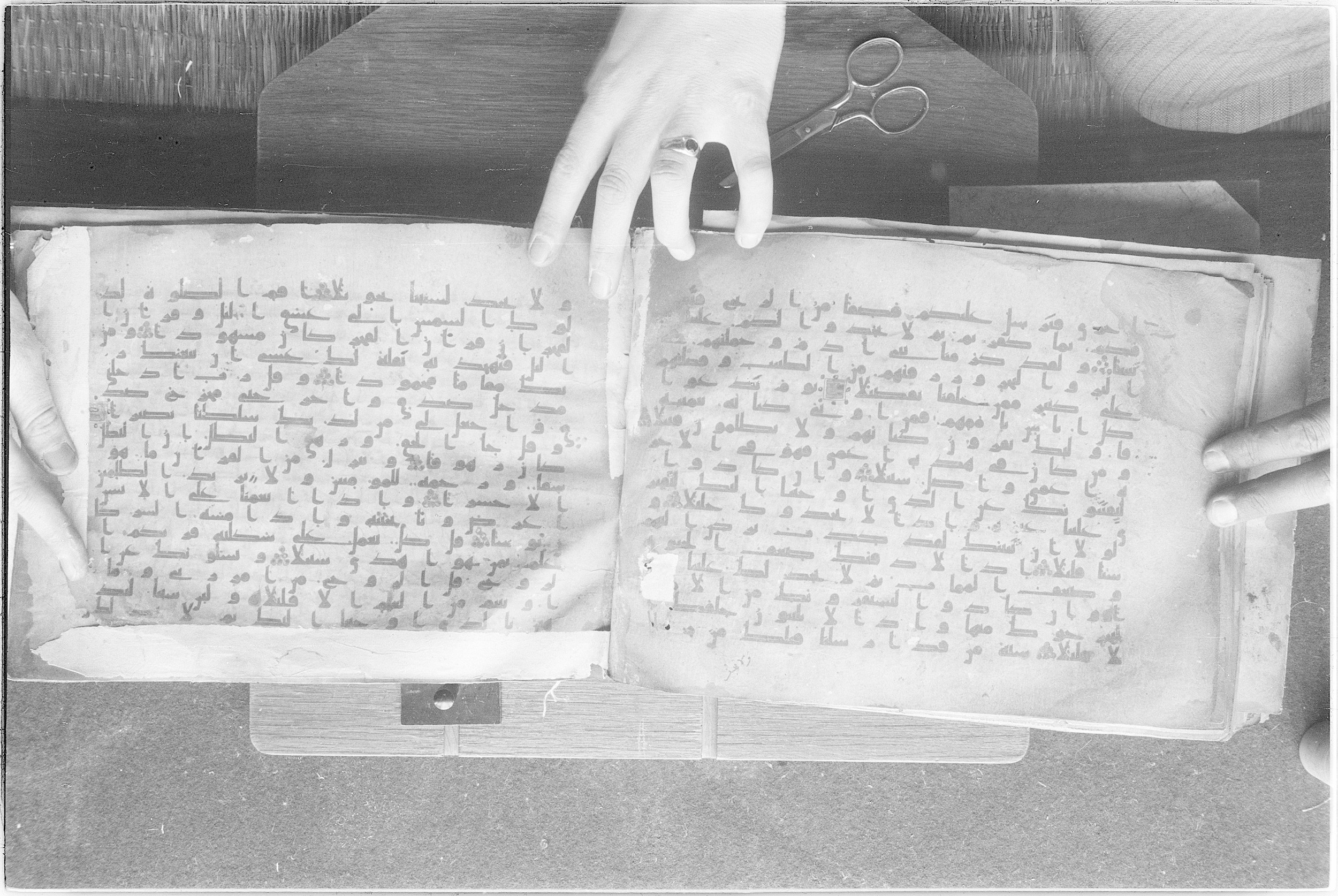 Meknes, Private library of Sherif ʿAbdarraḥmān b. Zīdān, no call number (Scan 2), in kūfī (type C.I) script, showing Surah 17:71 from 8th Century AD found in Meknes, Morocco, currently housed at Private library of Sherif ʿAbdarraḥmān b. Zīdān, Meknes (with fragments in Rabat, Kuwait, and private collections)