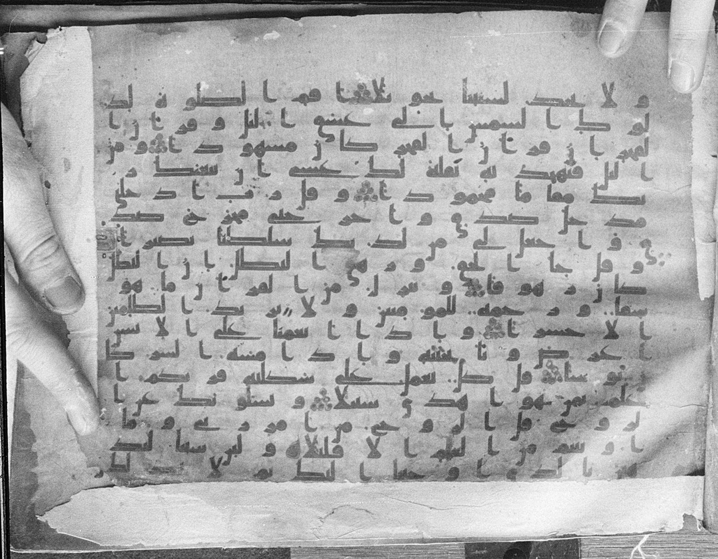 Meknes, Private library of Sherif ʿAbdarraḥmān b. Zīdān, no call number, in kūfī (type C.I) script, showing Surah 17:82 from 8th Century AD found in Meknes, Morocco, currently housed at Private library of Sherif ʿAbdarraḥmān b. Zīdān, Meknes (with fragments in Rabat, Kuwait, and private collections)