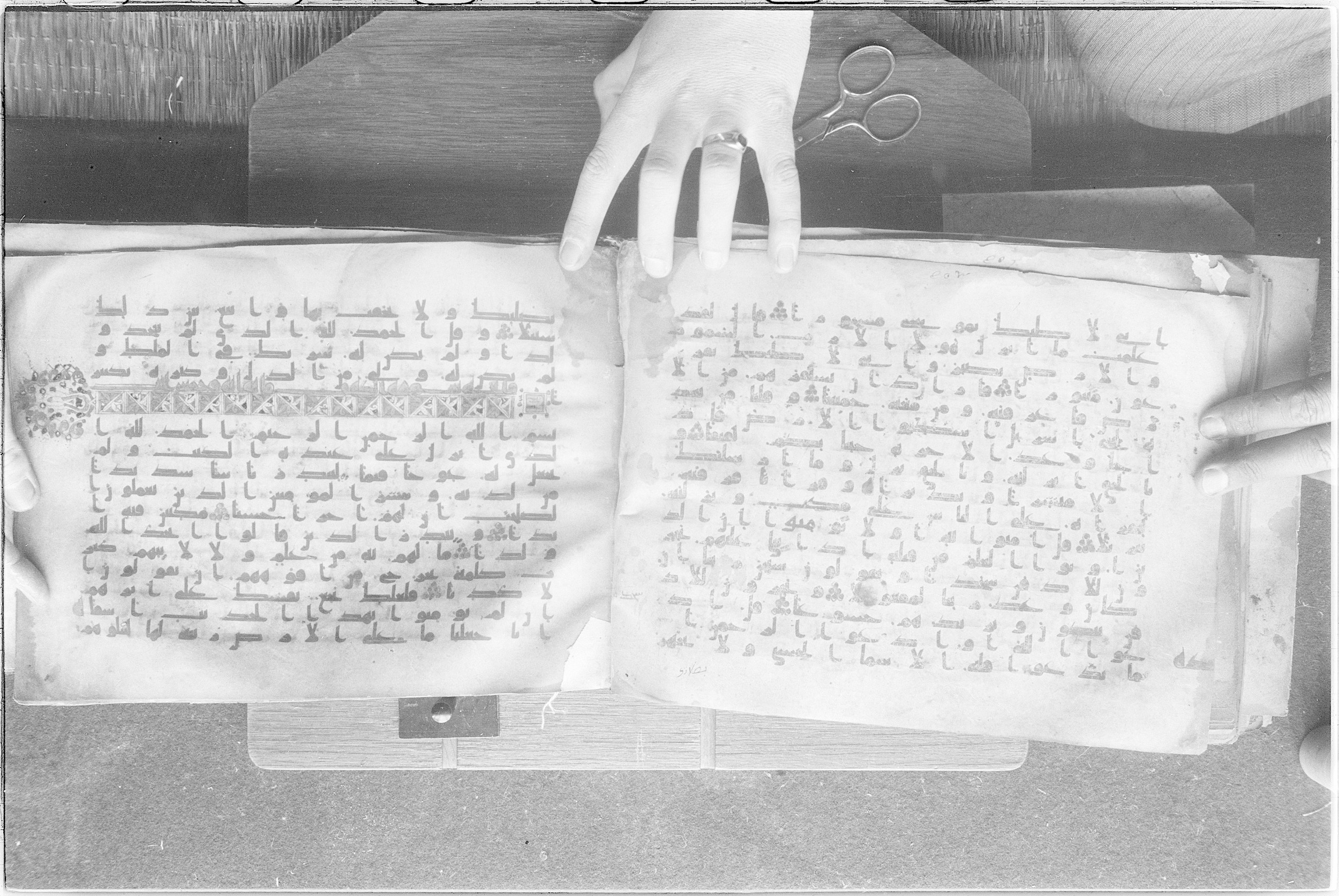 Meknes, Private library of Sherif ʿAbdarraḥmān b. Zīdān, no call number (Scan 2), in kūfī (type C.I) script, showing Surah 17:103 from 8th Century AD found in Meknes, Morocco, currently housed at Private library of Sherif ʿAbdarraḥmān b. Zīdān, Meknes (with fragments in Rabat, Kuwait, and private collections)