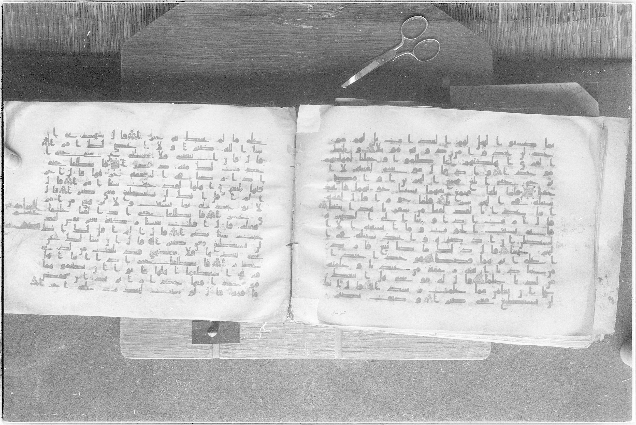 Meknes, Private library of Sherif ʿAbdarraḥmān b. Zīdān, no call number (Scan 2), in kūfī (type C.I) script, showing Surah 18:64 from 8th Century AD found in Meknes, Morocco, currently housed at Private library of Sherif ʿAbdarraḥmān b. Zīdān, Meknes (with fragments in Rabat, Kuwait, and private collections)