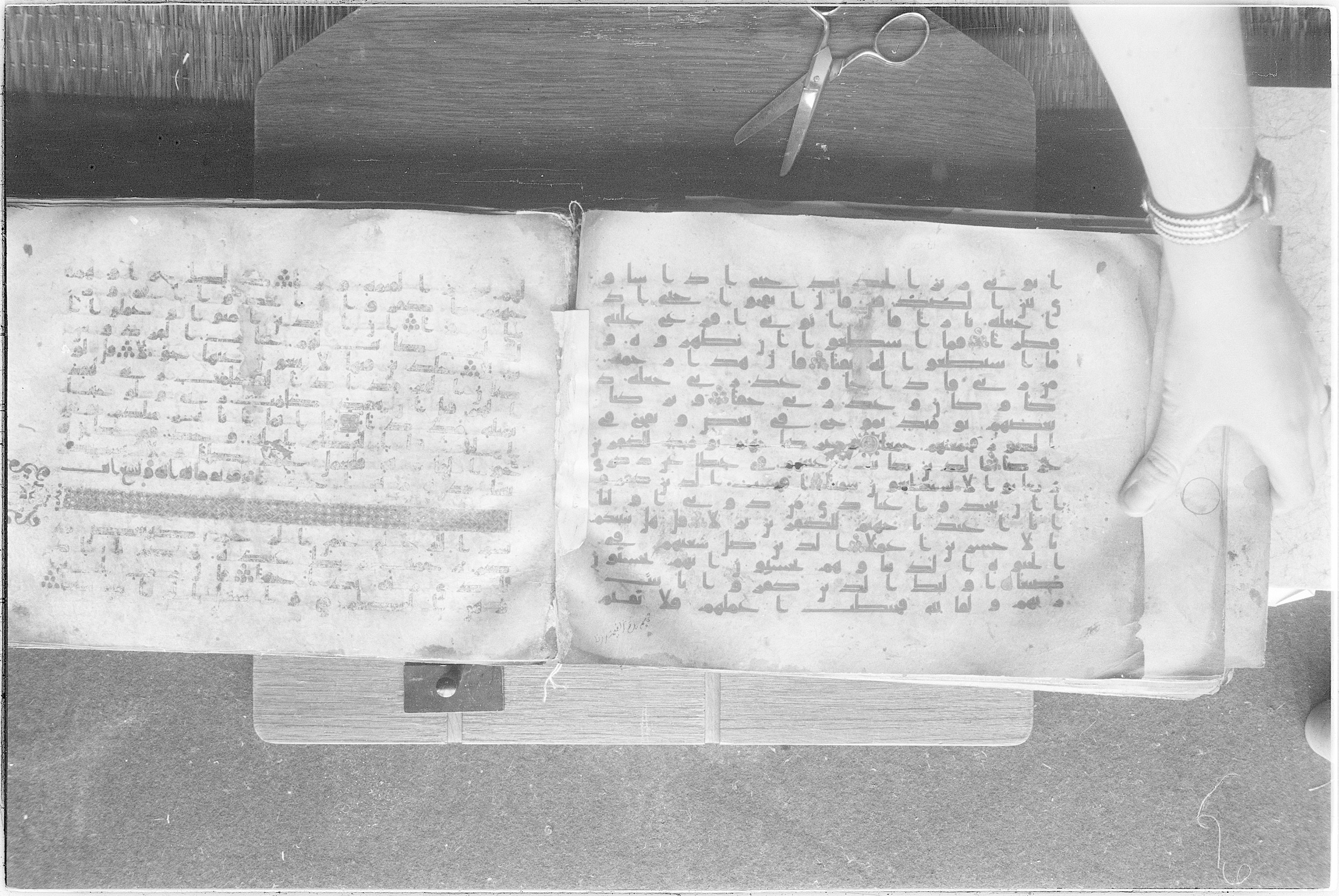 Meknes, Private library of Sherif ʿAbdarraḥmān b. Zīdān, no call number (Scan 2), in kūfī (type C.I) script, showing Surah 18:97 from 8th Century AD found in Meknes, Morocco, currently housed at Private library of Sherif ʿAbdarraḥmān b. Zīdān, Meknes (with fragments in Rabat, Kuwait, and private collections)