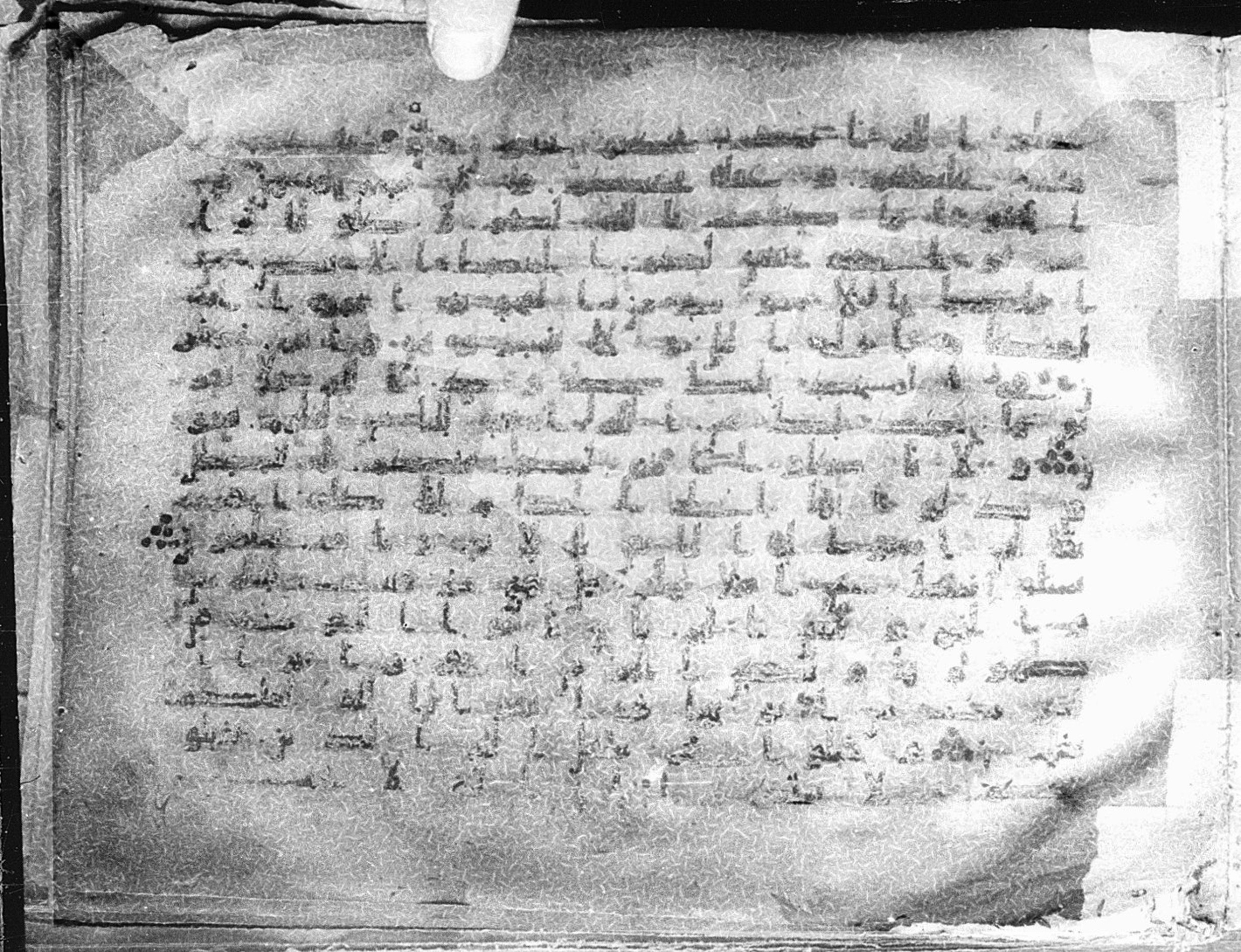Meknes, Private library of Sherif ʿAbdarraḥmān b. Zīdān, no call number (Scan 7), in kūfī (type C.I) script, showing Surah 2:187 from 8th Century AD found in Meknes, Morocco, currently housed at Private library of Sherif ʿAbdarraḥmān b. Zīdān, Meknes (with fragments in Rabat, Kuwait, and private collections)