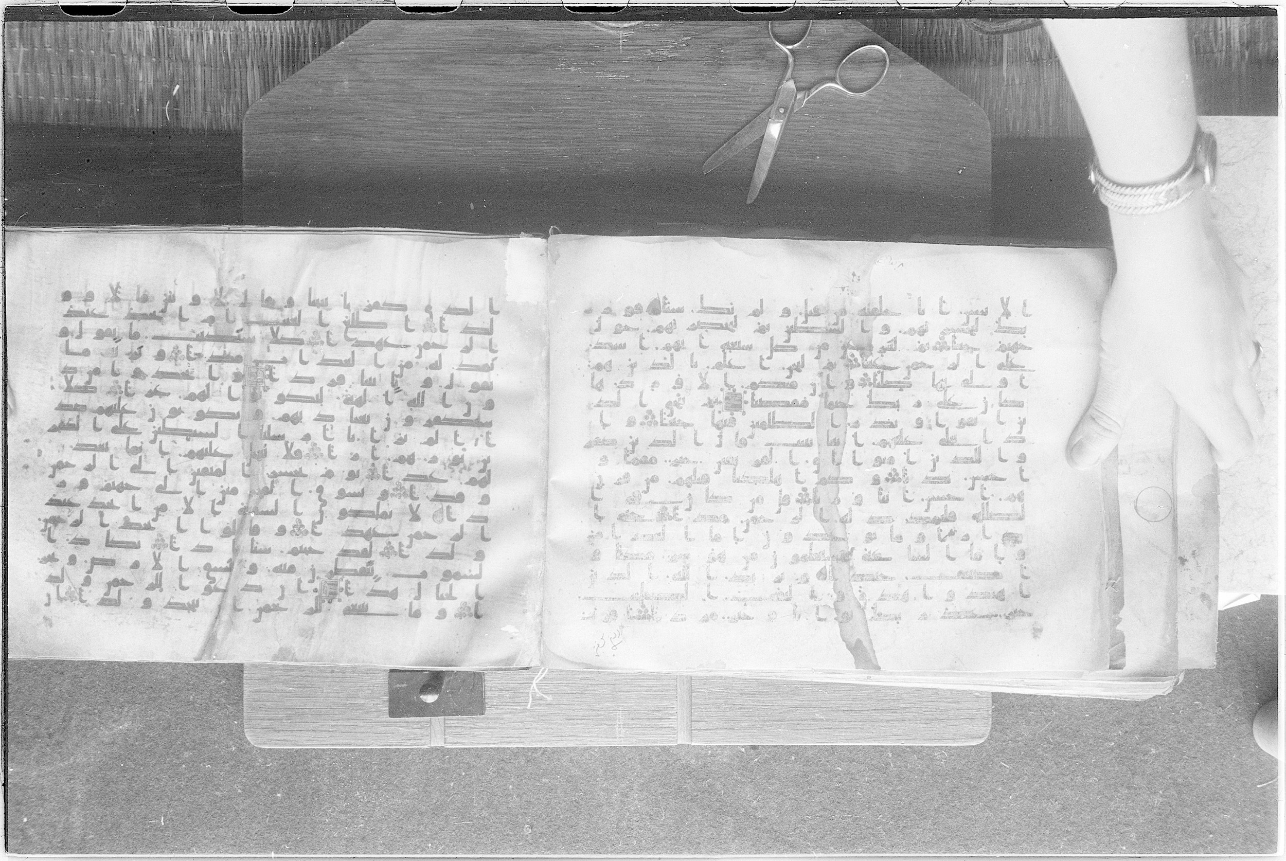 Meknes, Private library of Sherif ʿAbdarraḥmān b. Zīdān, no call number (Scan 2), in kūfī (type C.I) script, showing Surah 19:76 from 8th Century AD found in Meknes, Morocco, currently housed at Private library of Sherif ʿAbdarraḥmān b. Zīdān, Meknes (with fragments in Rabat, Kuwait, and private collections)
