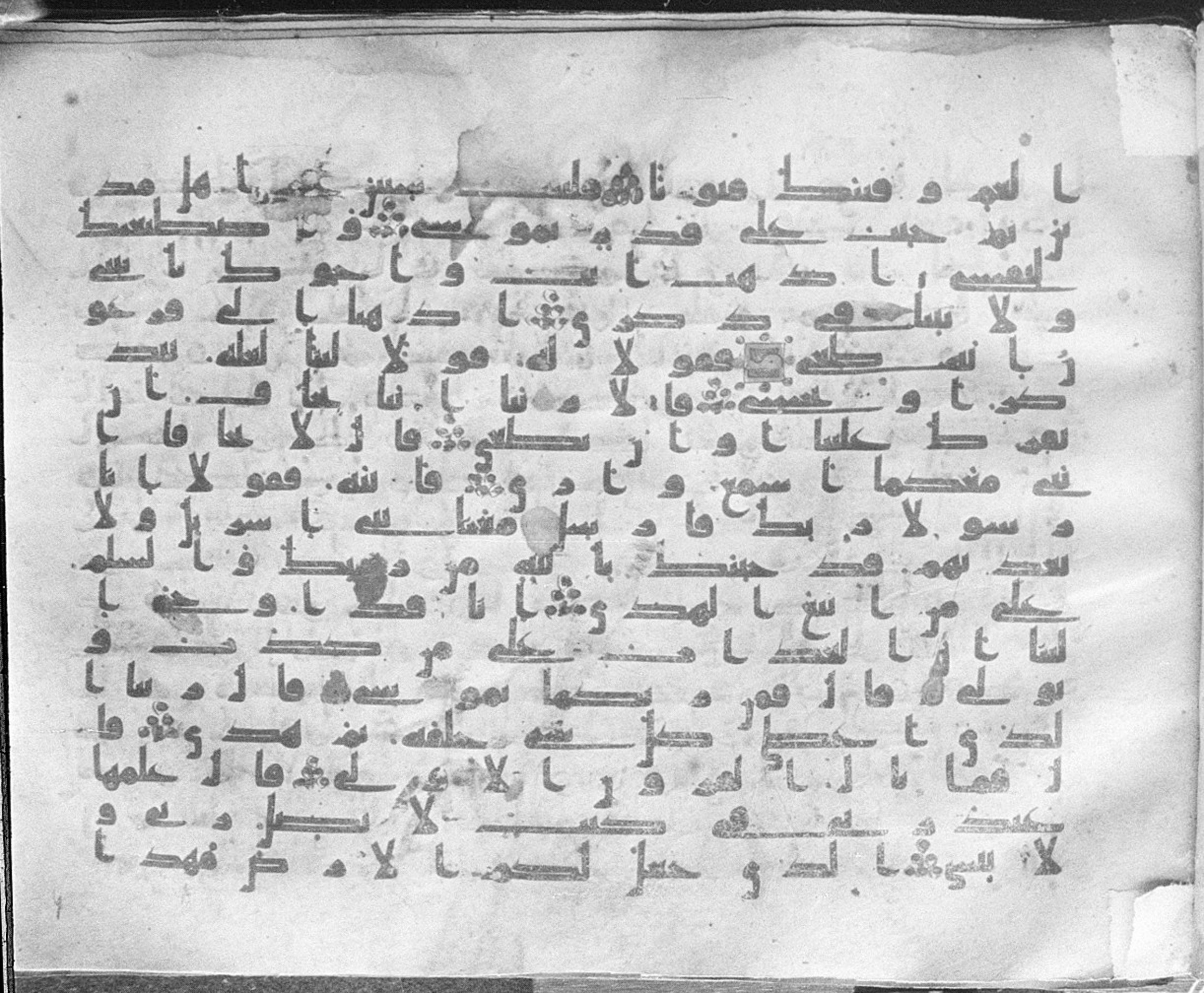 Meknes, Private library of Sherif ʿAbdarraḥmān b. Zīdān, no call number, in kūfī (type C.I) script, showing Surah 20:49 from 8th Century AD found in Meknes, Morocco, currently housed at Private library of Sherif ʿAbdarraḥmān b. Zīdān, Meknes (with fragments in Rabat, Kuwait, and private collections)