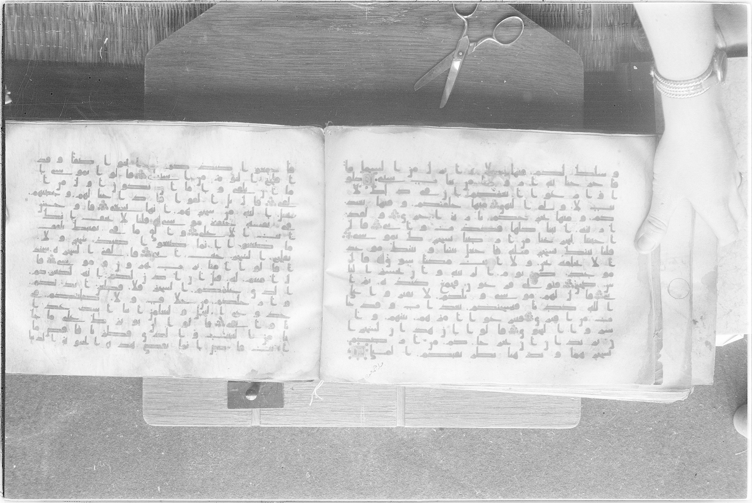 Meknes, Private library of Sherif ʿAbdarraḥmān b. Zīdān, no call number (Scan 2), in kūfī (type C.I) script, showing Surah 20:63 from 8th Century AD found in Meknes, Morocco, currently housed at Private library of Sherif ʿAbdarraḥmān b. Zīdān, Meknes (with fragments in Rabat, Kuwait, and private collections)