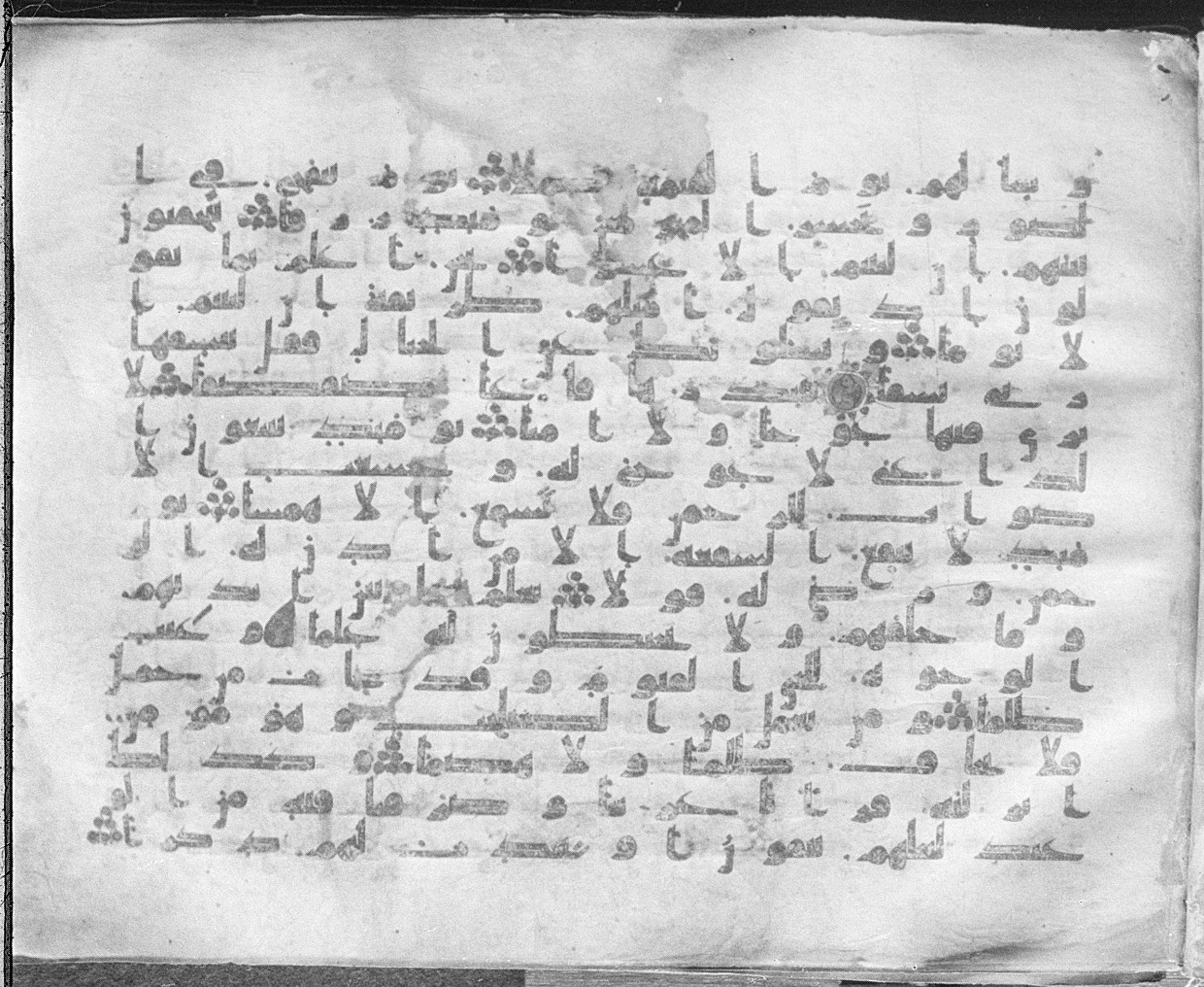 Meknes, Private library of Sherif ʿAbdarraḥmān b. Zīdān, no call number, in kūfī (type C.I) script, showing Surah 20:113 from 8th Century AD found in Meknes, Morocco, currently housed at Private library of Sherif ʿAbdarraḥmān b. Zīdān, Meknes (with fragments in Rabat, Kuwait, and private collections)
