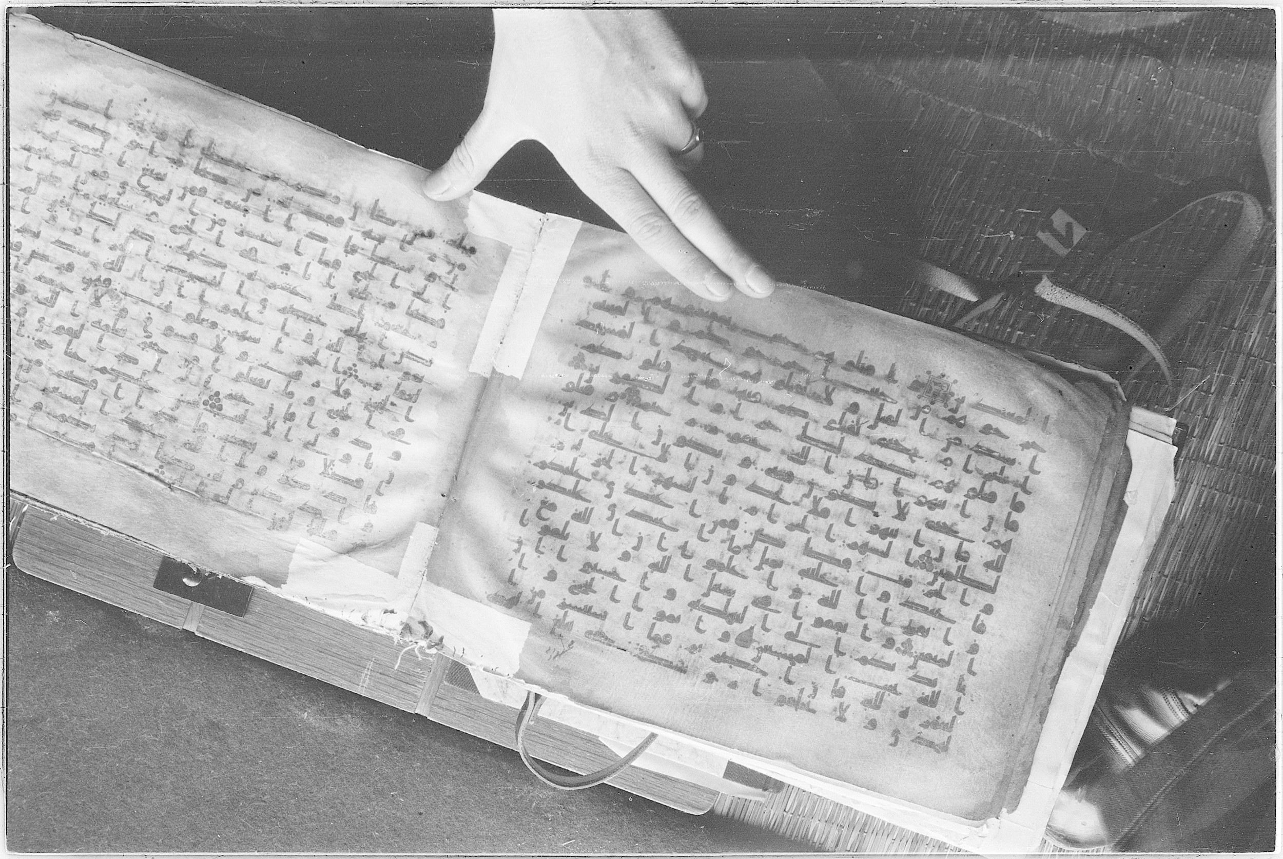 Meknes, Private library of Sherif ʿAbdarraḥmān b. Zīdān, no call number (Scan 2), in kūfī (type C.I) script, showing Surah 2:192 from 8th Century AD found in Meknes, Morocco, currently housed at Private library of Sherif ʿAbdarraḥmān b. Zīdān, Meknes (with fragments in Rabat, Kuwait, and private collections)