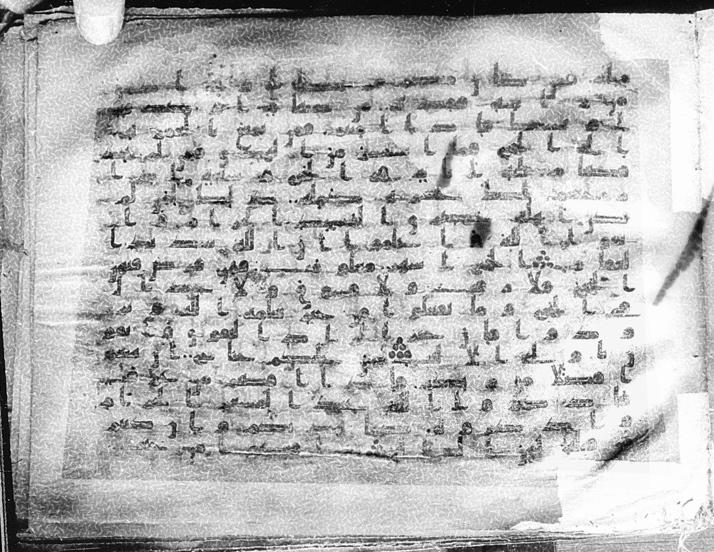 Meknes, Private library of Sherif ʿAbdarraḥmān b. Zīdān, no call number (Scan 2), in kūfī (type C.I) script, showing Surah 2:199 from 8th Century AD found in Meknes, Morocco, currently housed at Private library of Sherif ʿAbdarraḥmān b. Zīdān, Meknes (with fragments in Rabat, Kuwait, and private collections)