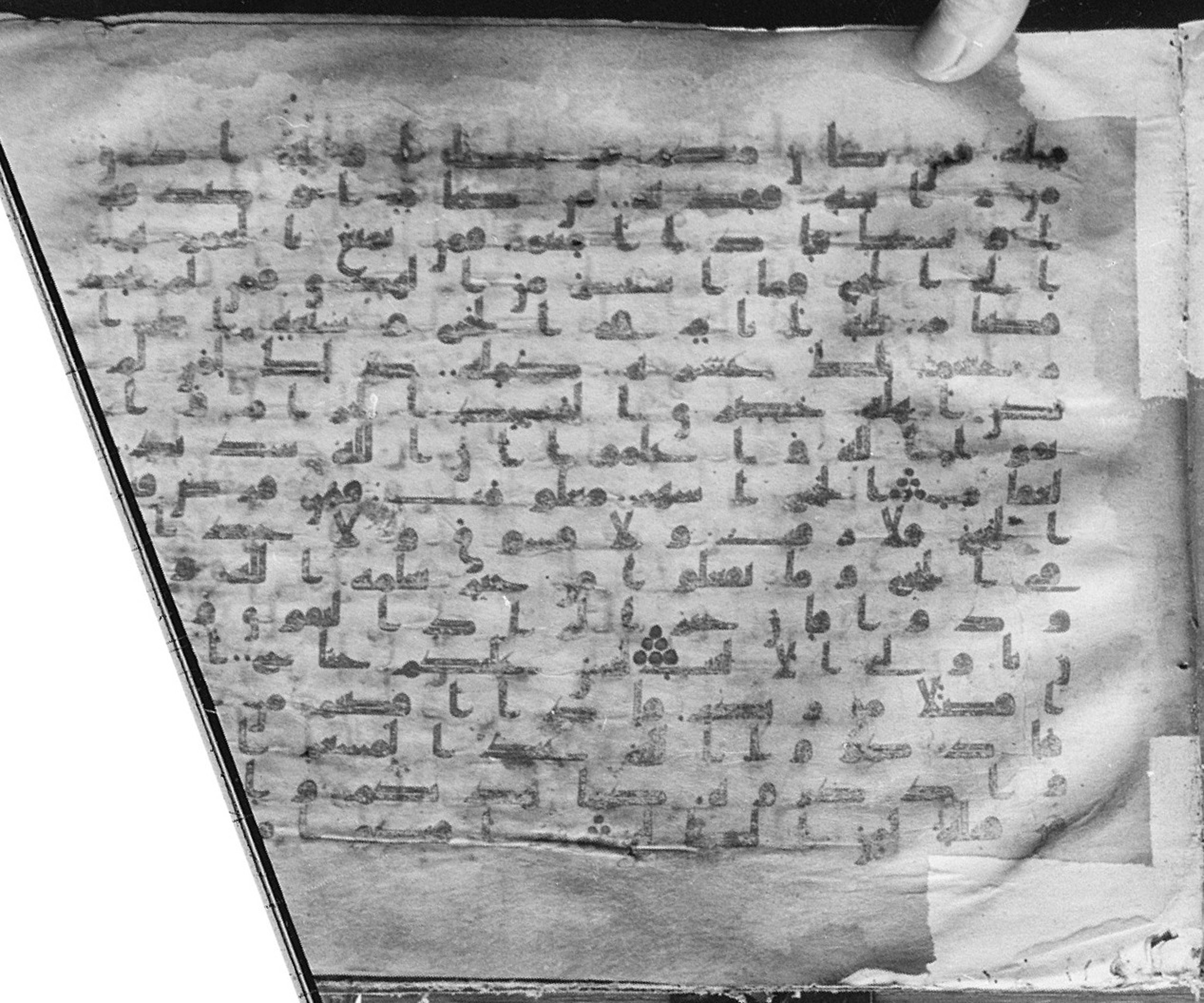 Meknes, Private library of Sherif ʿAbdarraḥmān b. Zīdān, no call number (Scan 3), in kūfī (type C.I) script, showing Surah 2:199 from 8th Century AD found in Meknes, Morocco, currently housed at Private library of Sherif ʿAbdarraḥmān b. Zīdān, Meknes (with fragments in Rabat, Kuwait, and private collections)